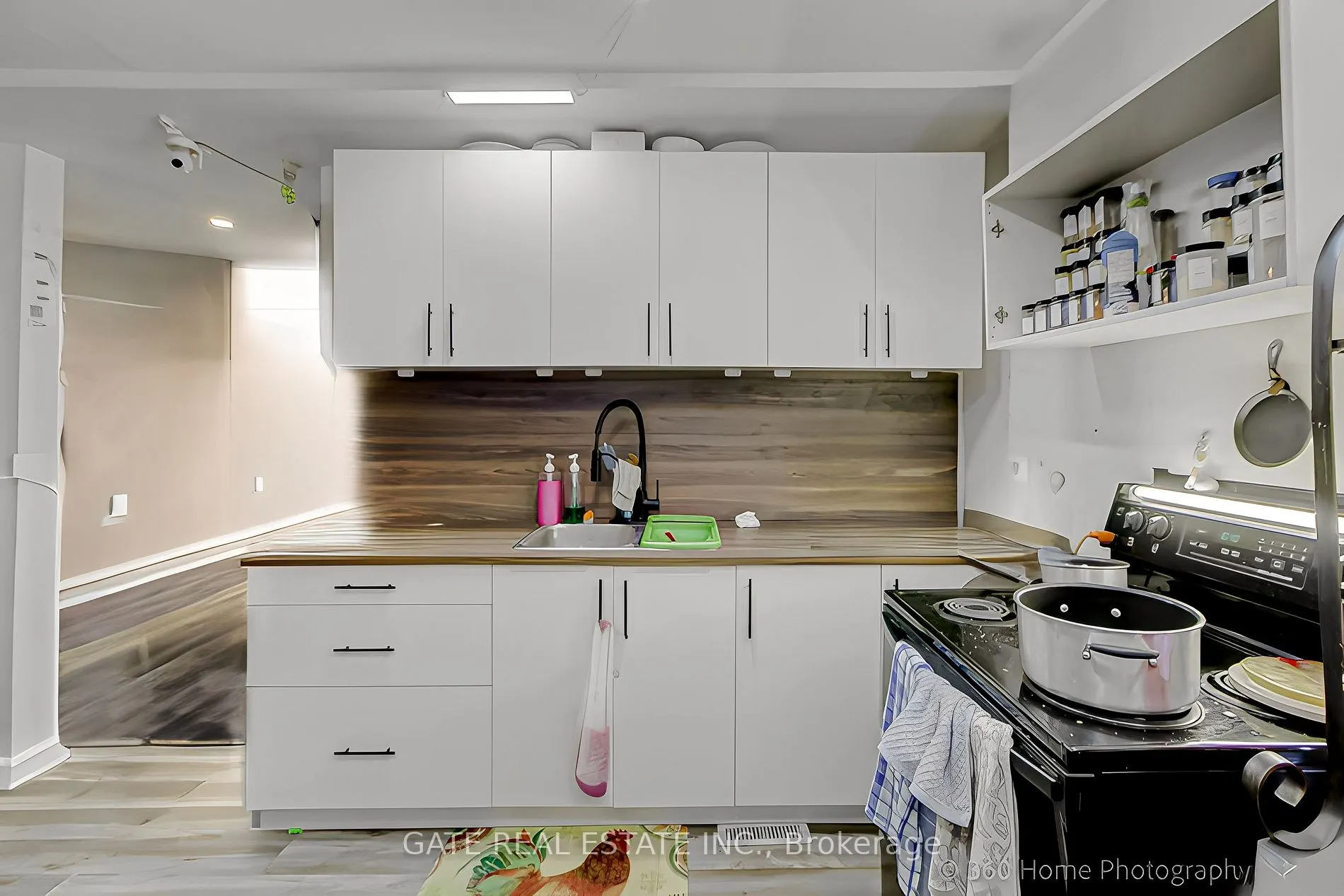 99 Leeming St