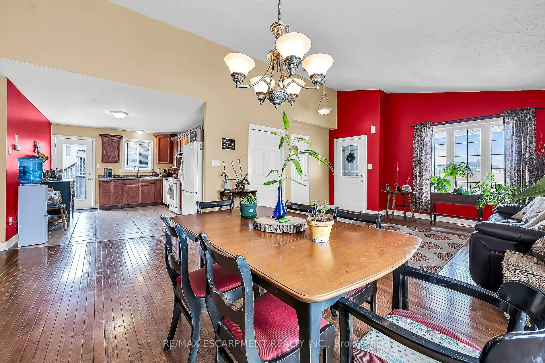10 Oak St