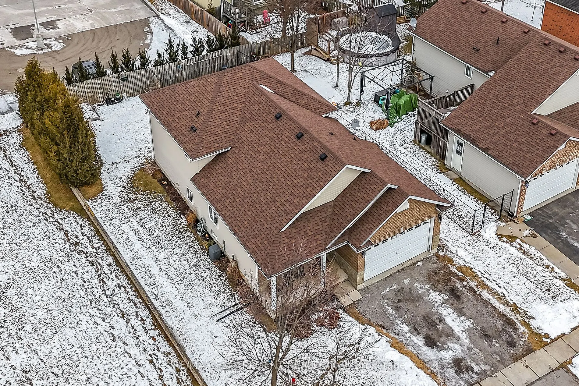 10 Oak St