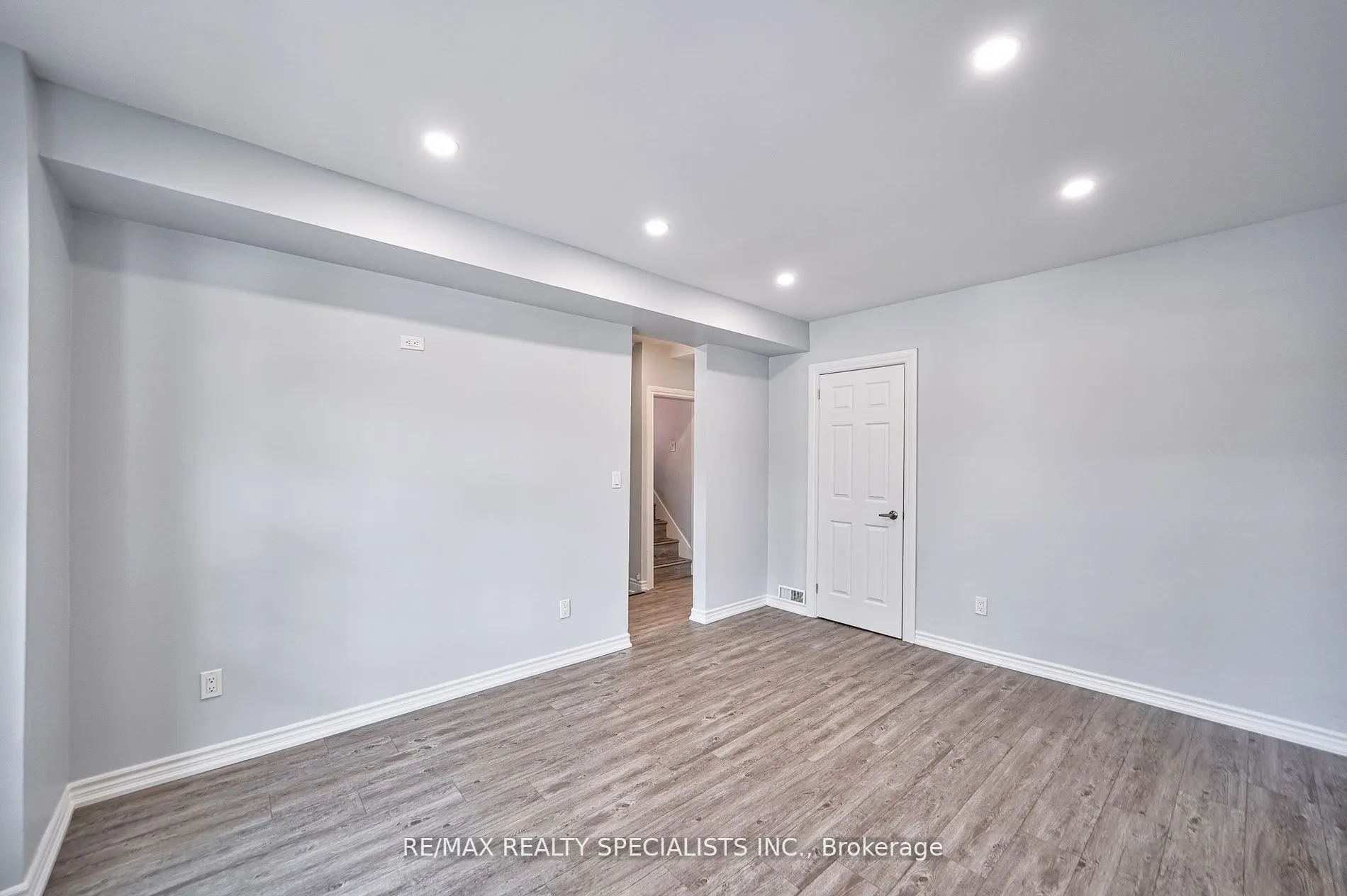 108 Victoria Avenue N
