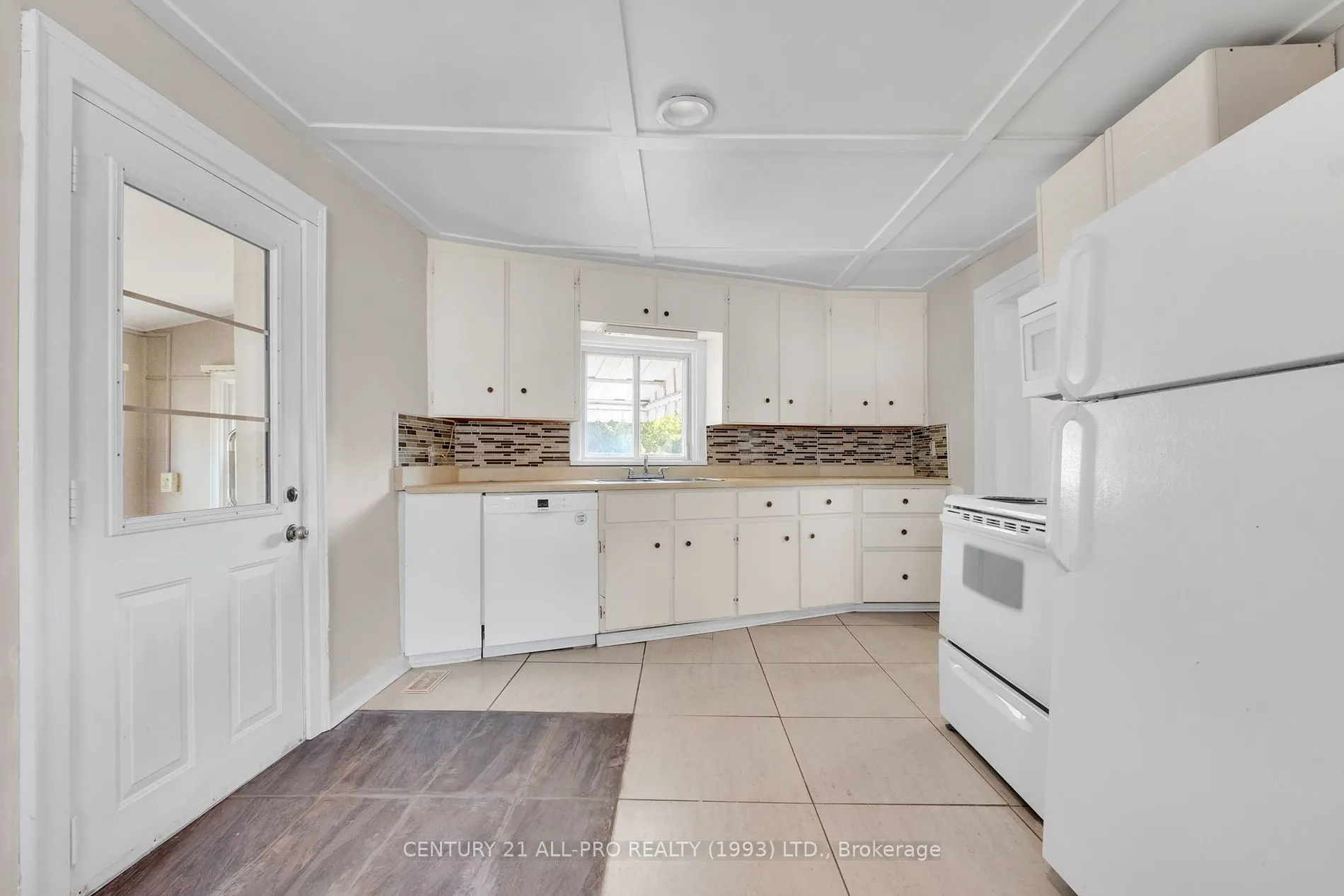 267 UNIVERSITY Ave W