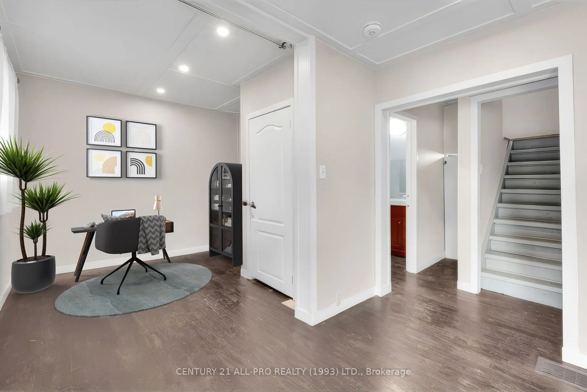 267 UNIVERSITY Ave W