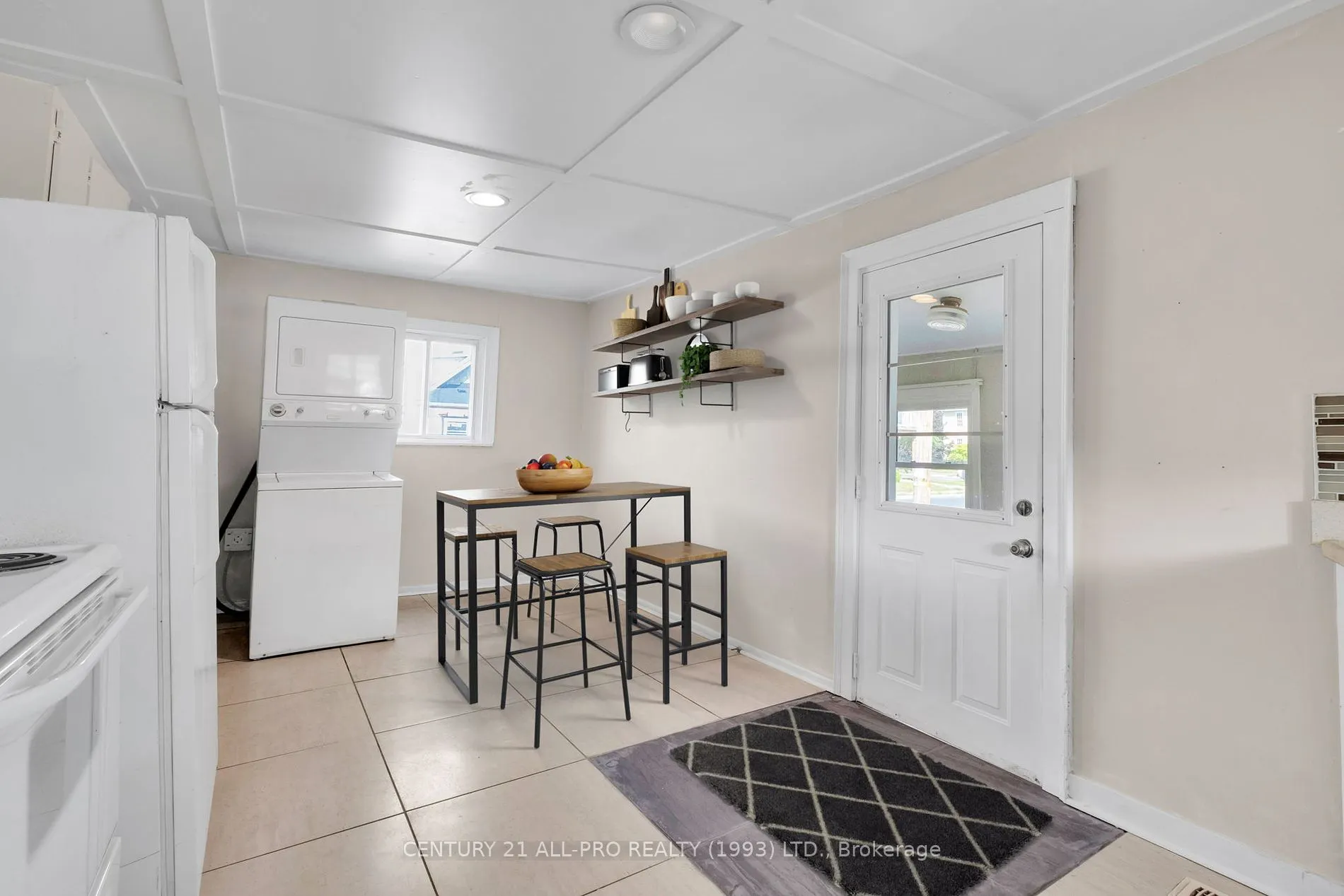 267 UNIVERSITY Ave W
