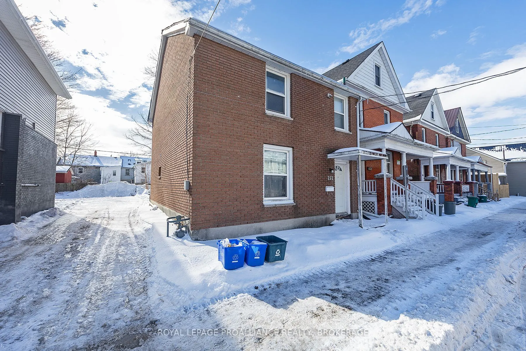252 William St