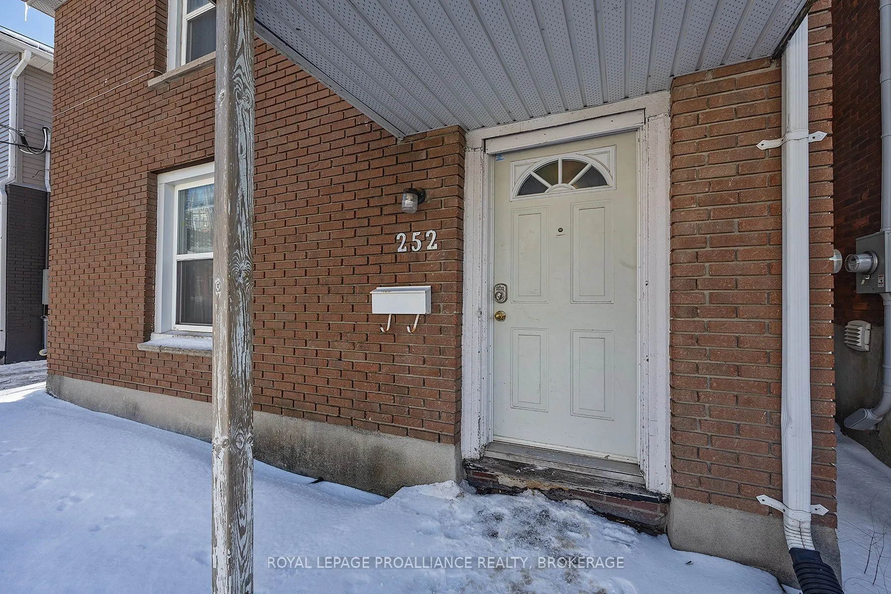 252 William St