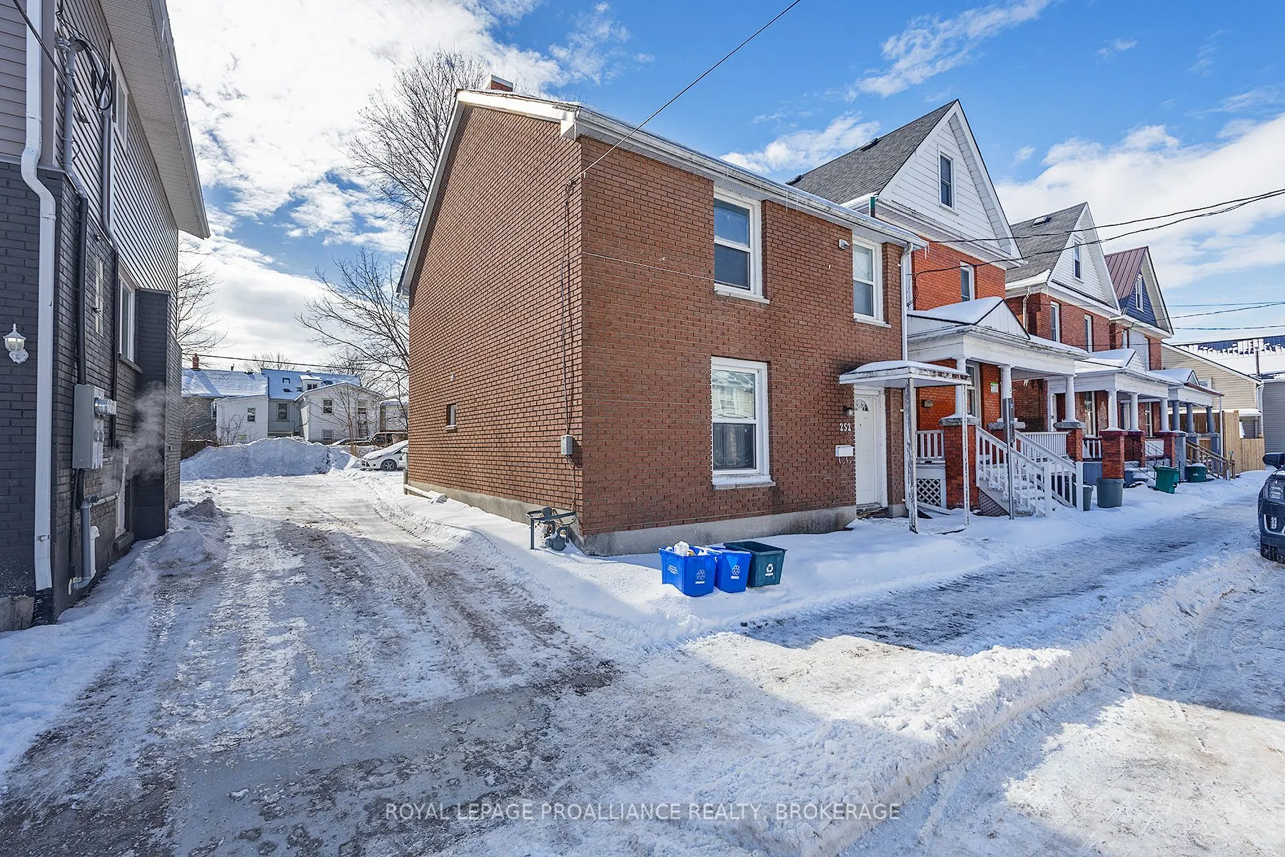 252 William St