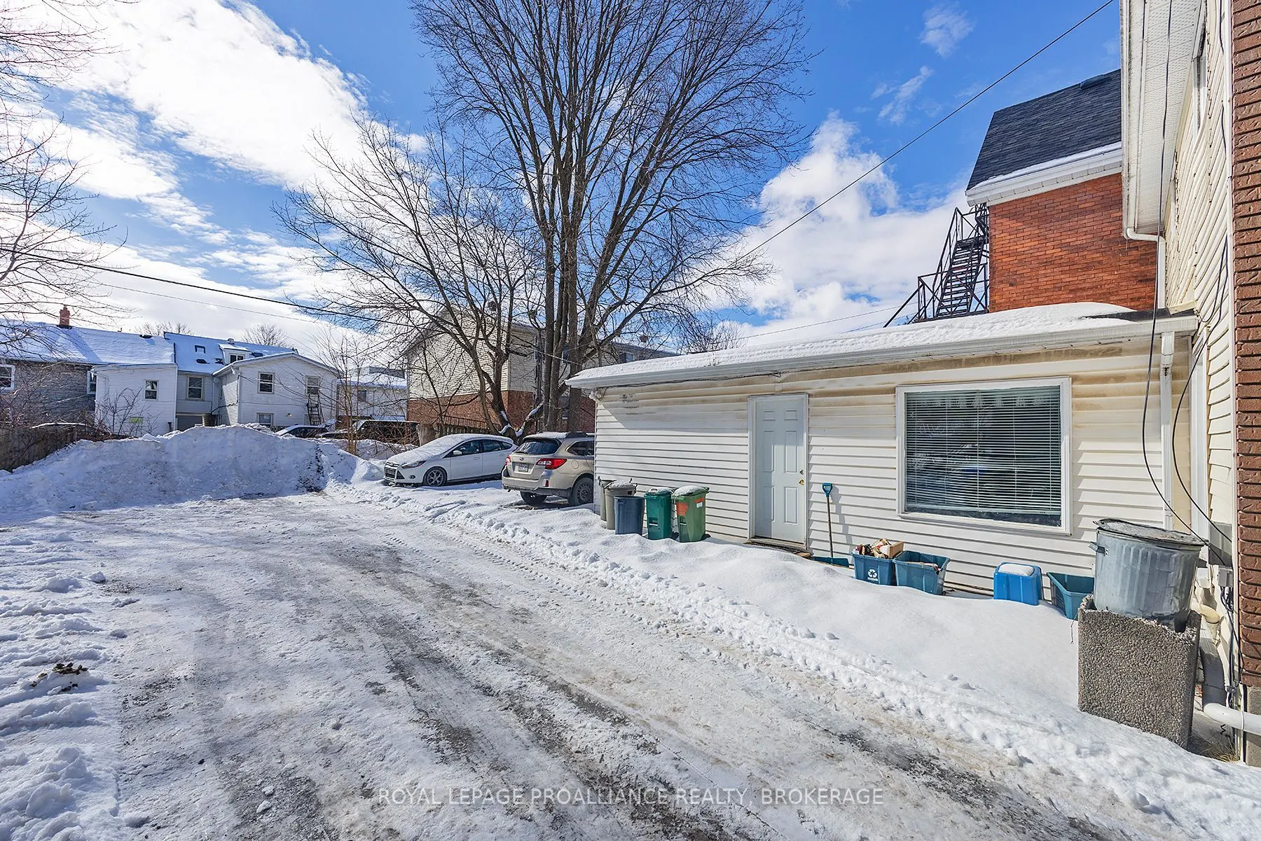 252 William St