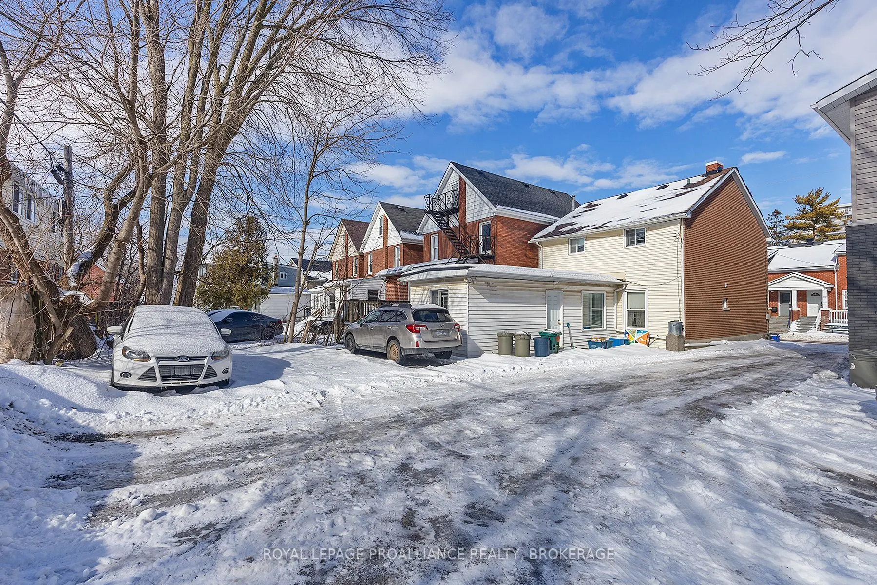 252 William St