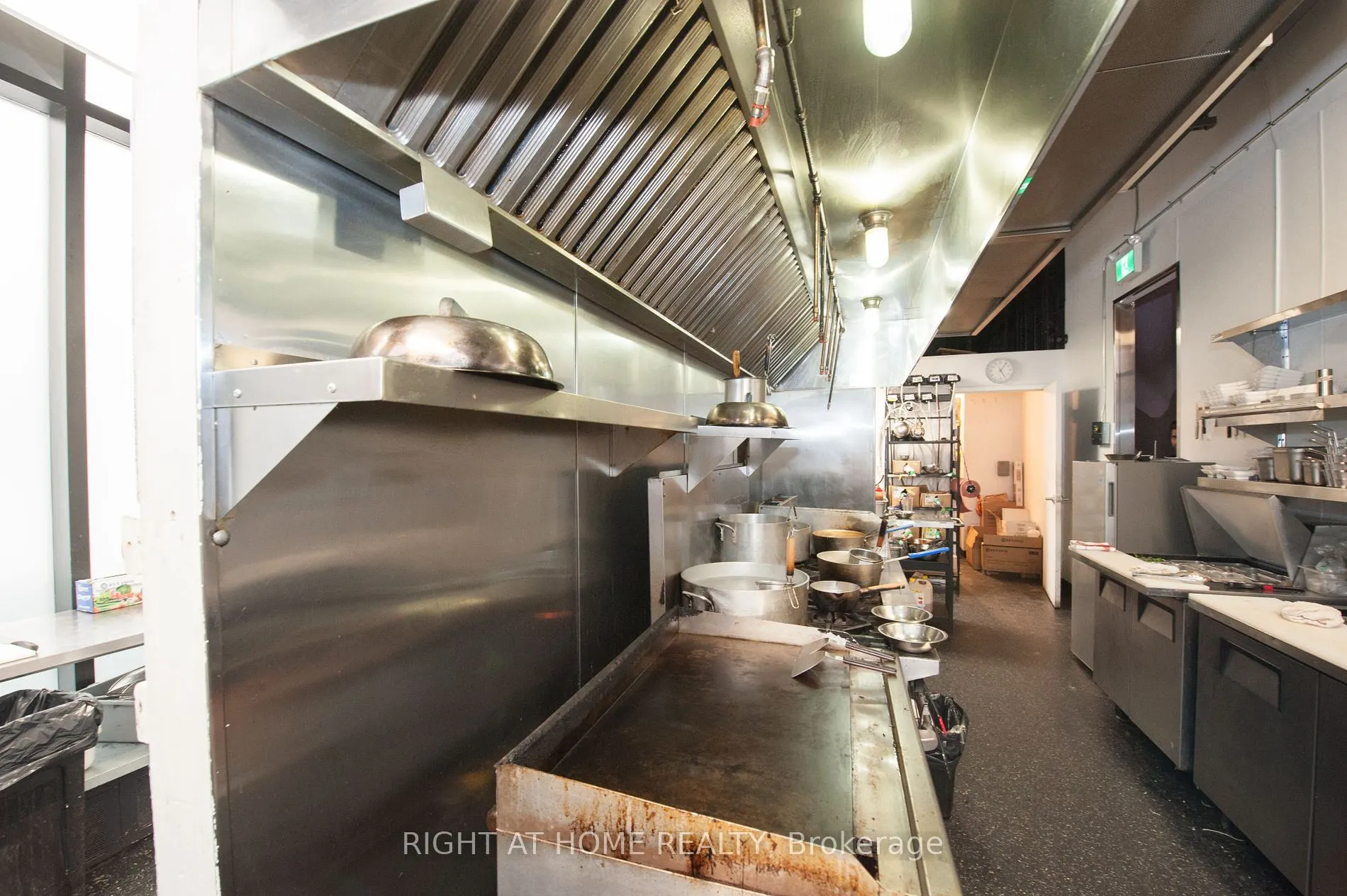 305 King Street W, #102