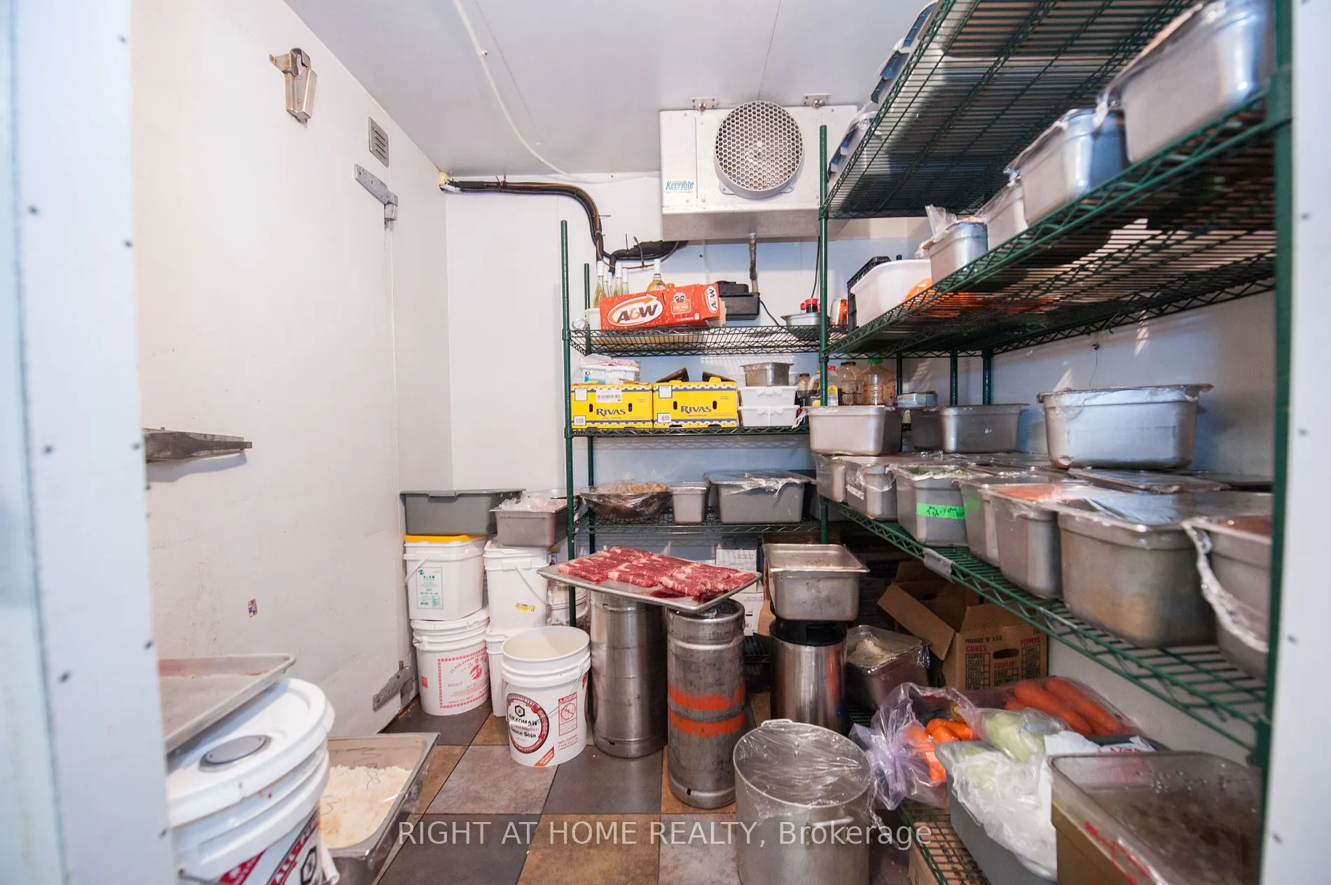 305 King Street W, #102