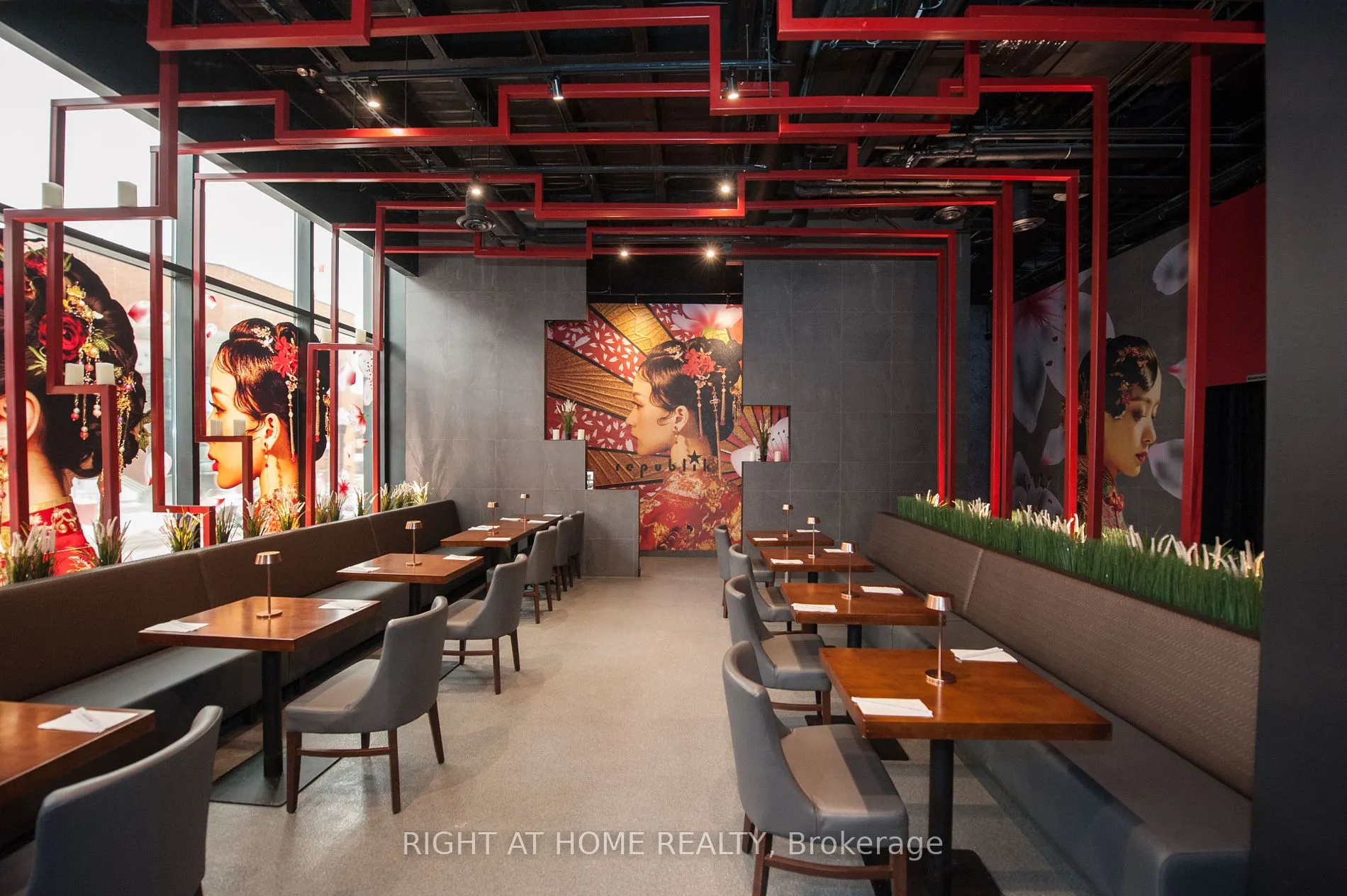 305 King Street W, #102
