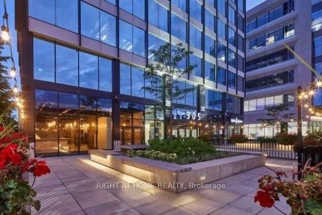 305 King Street W, #102