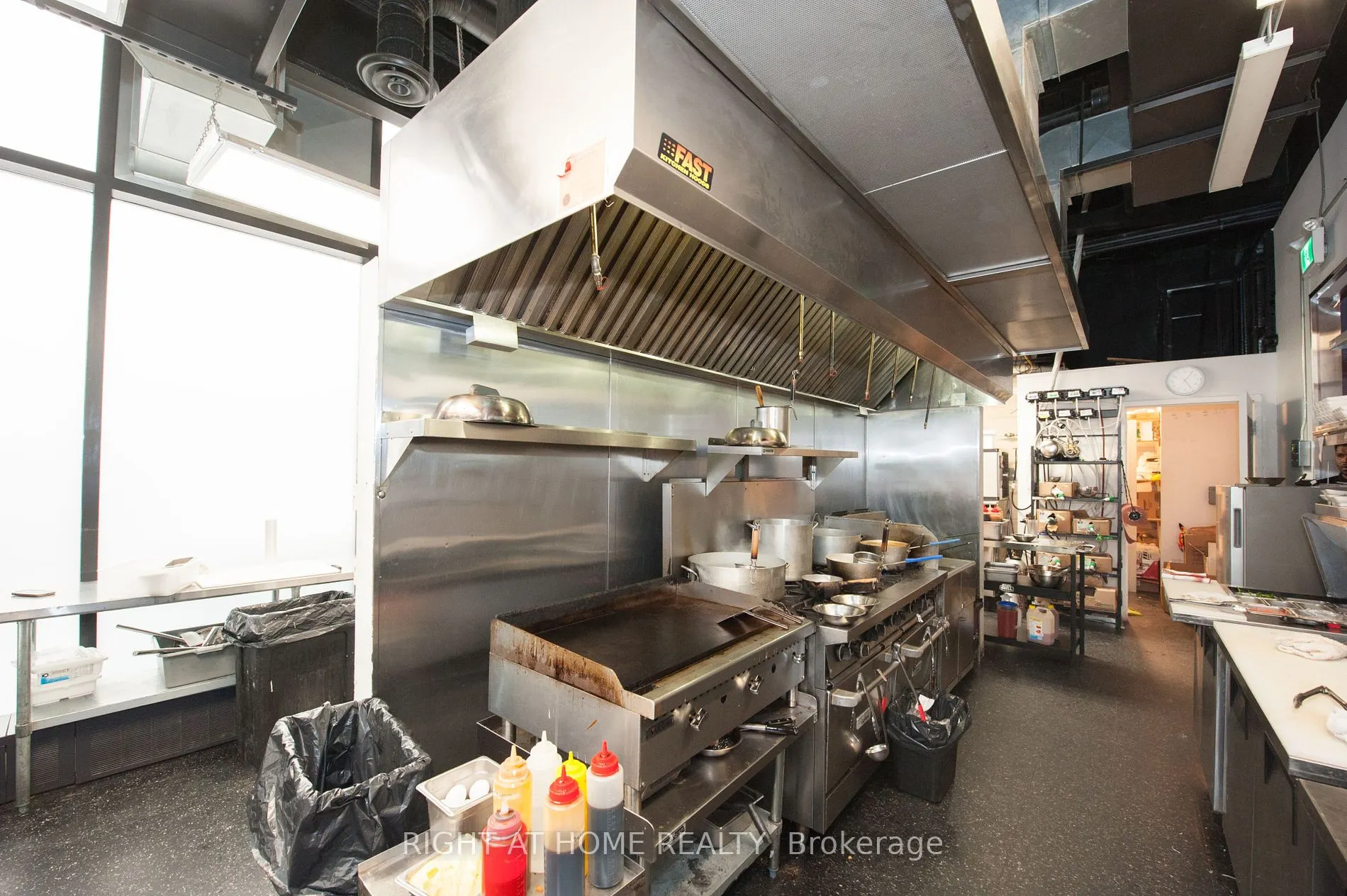 305 King Street W, #102