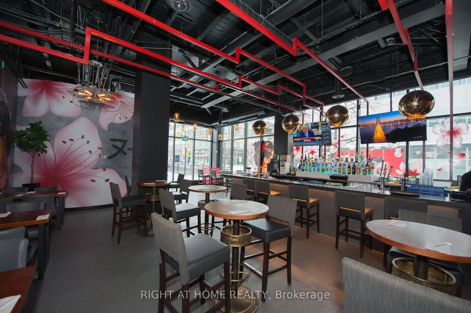 305 King Street W, #102