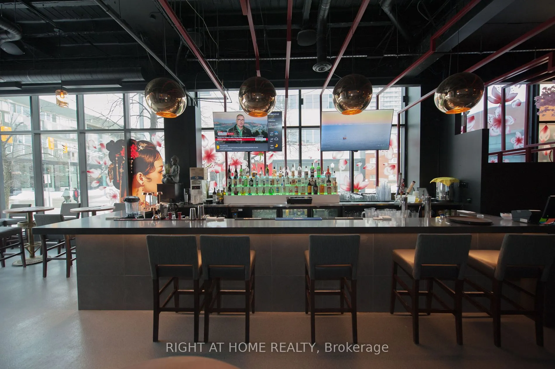 305 King Street W, #102