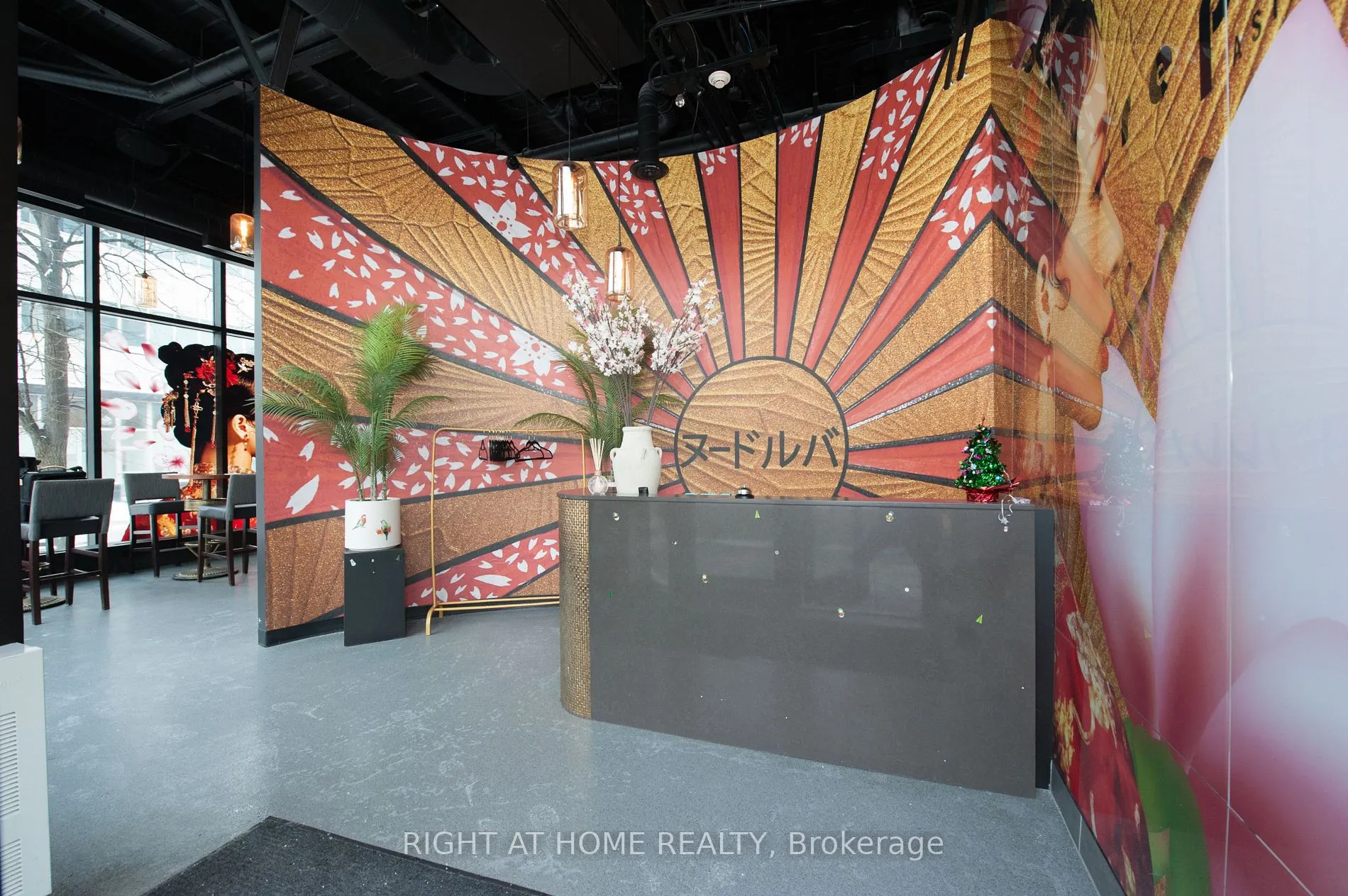 305 King Street W, #102