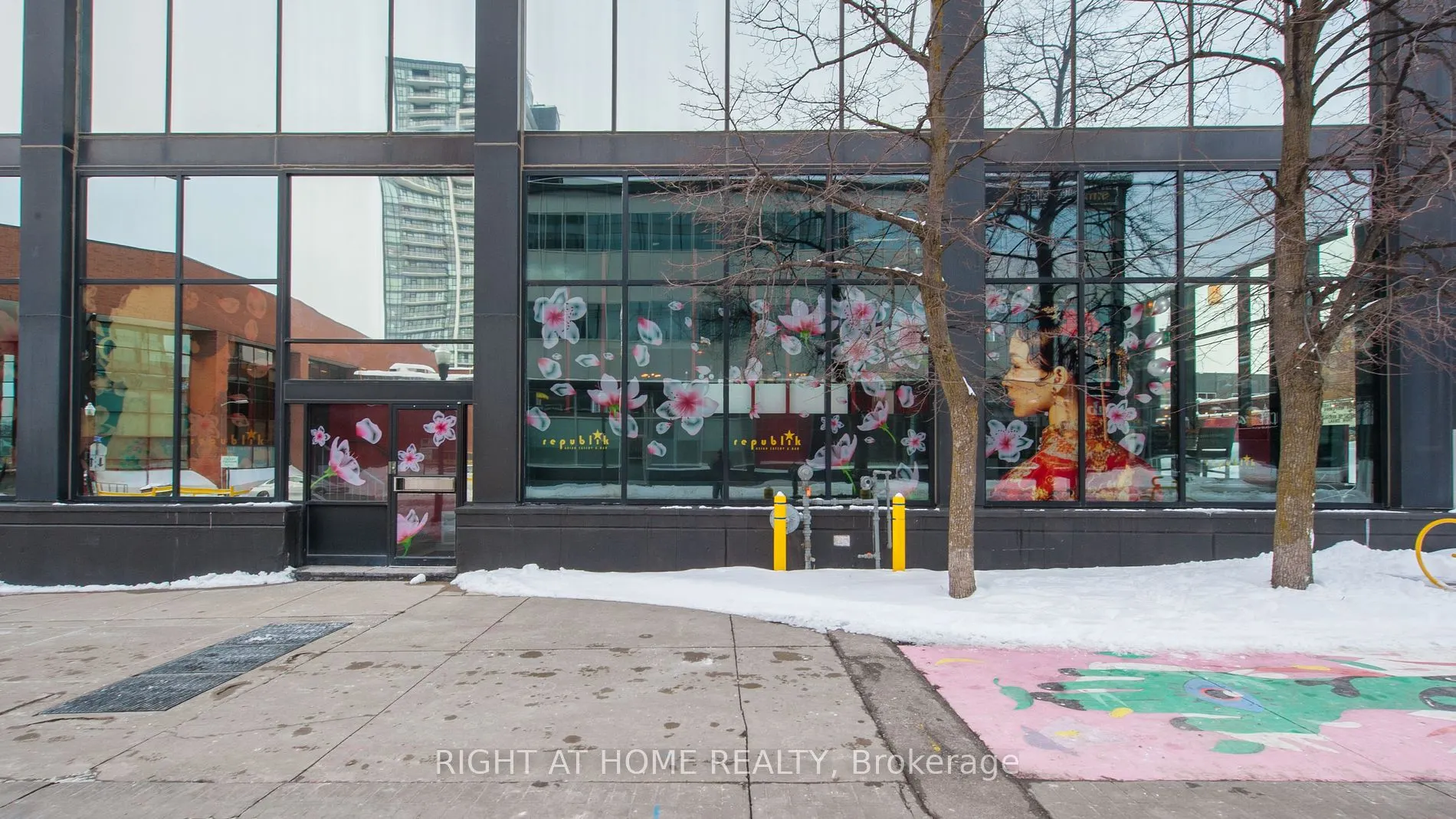 305 King Street W, #102