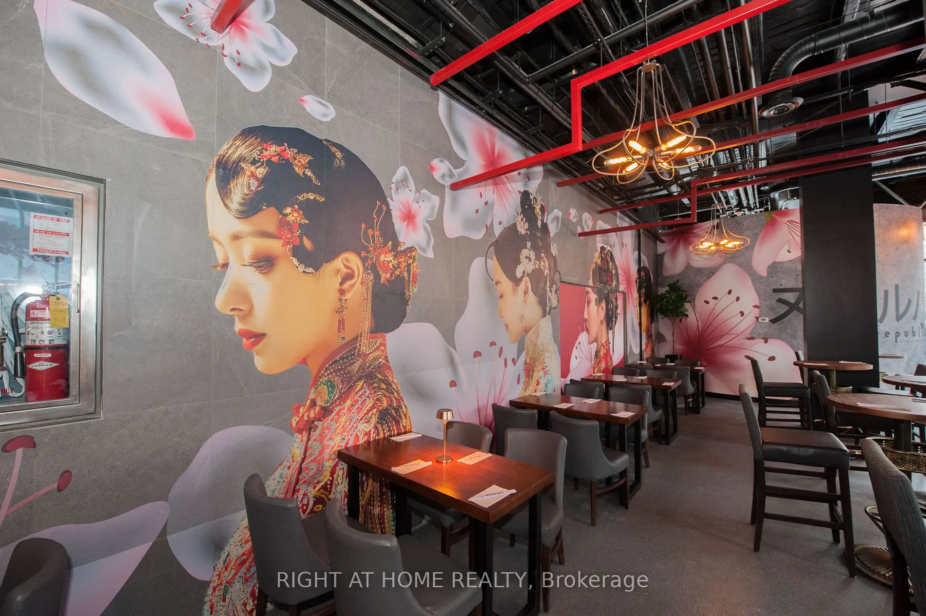 305 King Street W, #102