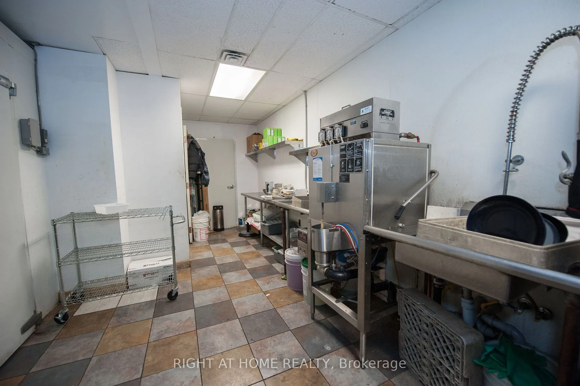 305 King Street W, #102