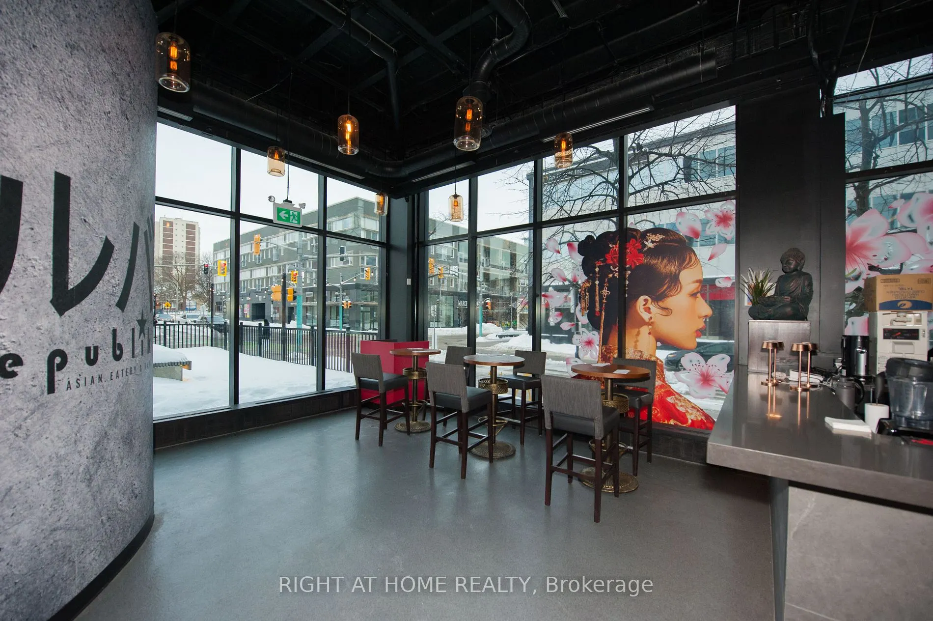 305 King Street W, #102