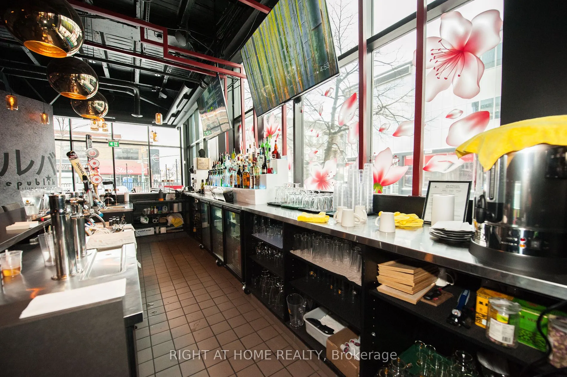 305 King Street W, #102
