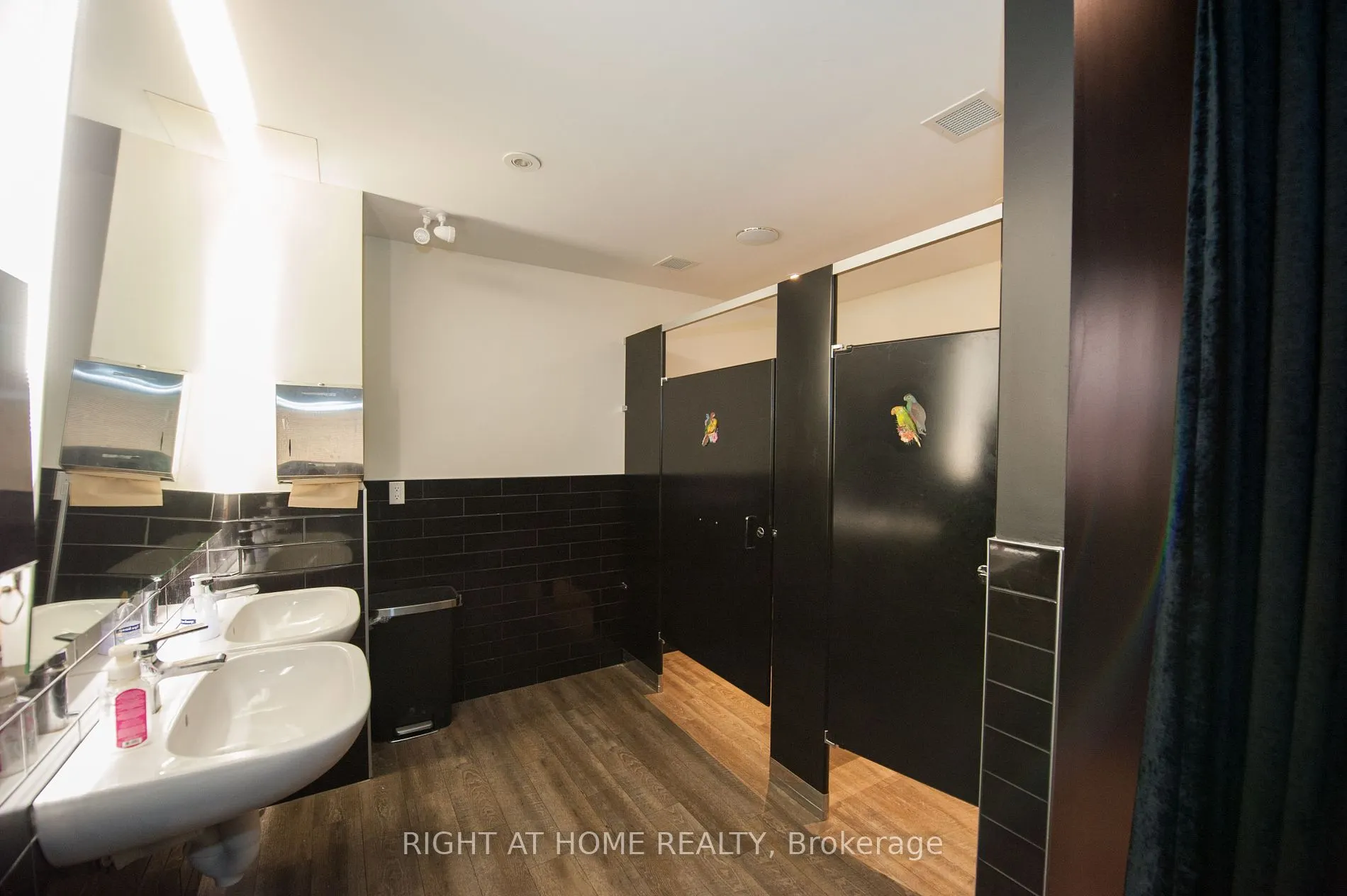 305 King Street W, #102