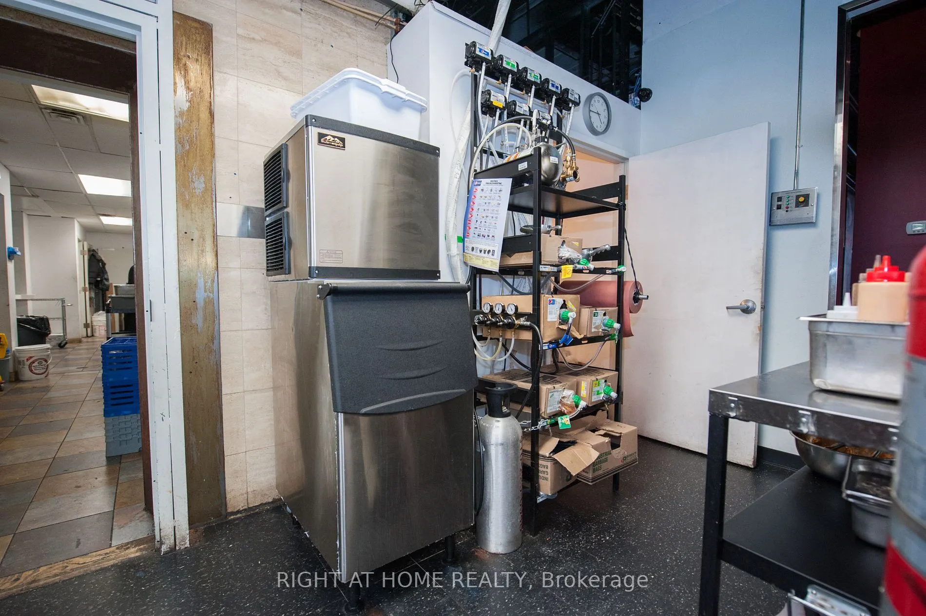 305 King Street W, #102
