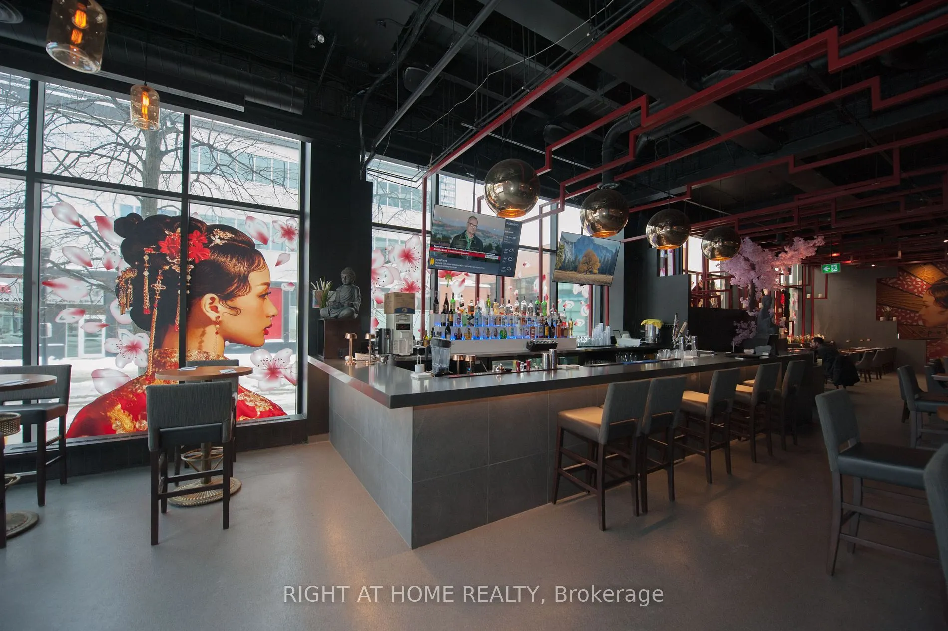 305 King Street W, #102