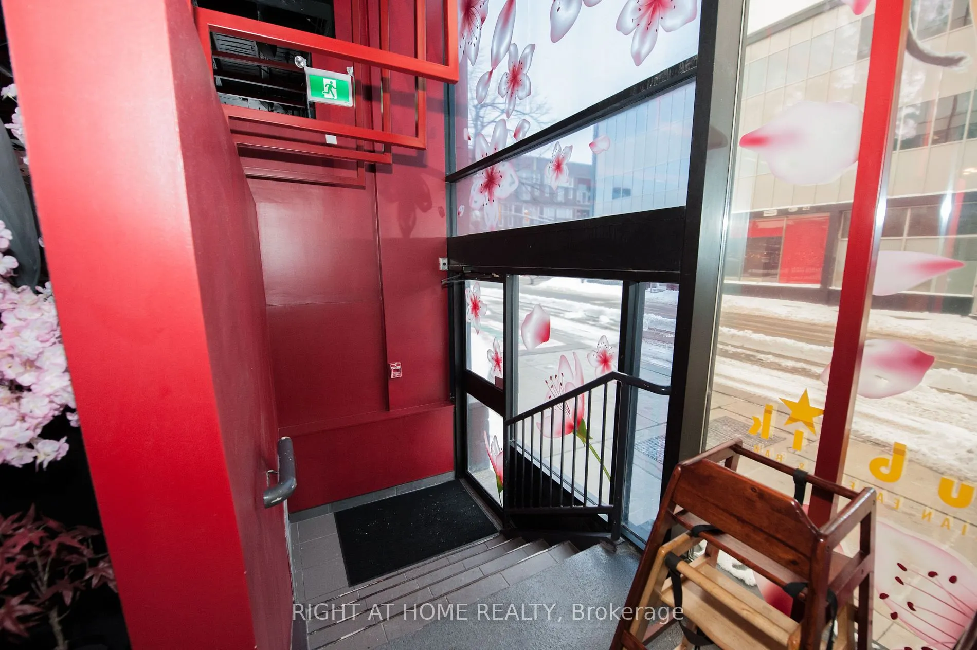 305 King Street W, #102