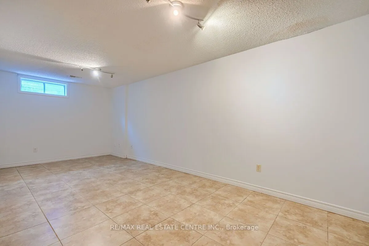 125 Sekura Crescent, #1
