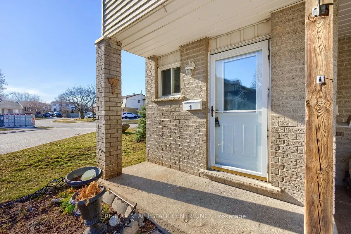 125 Sekura Crescent, #1