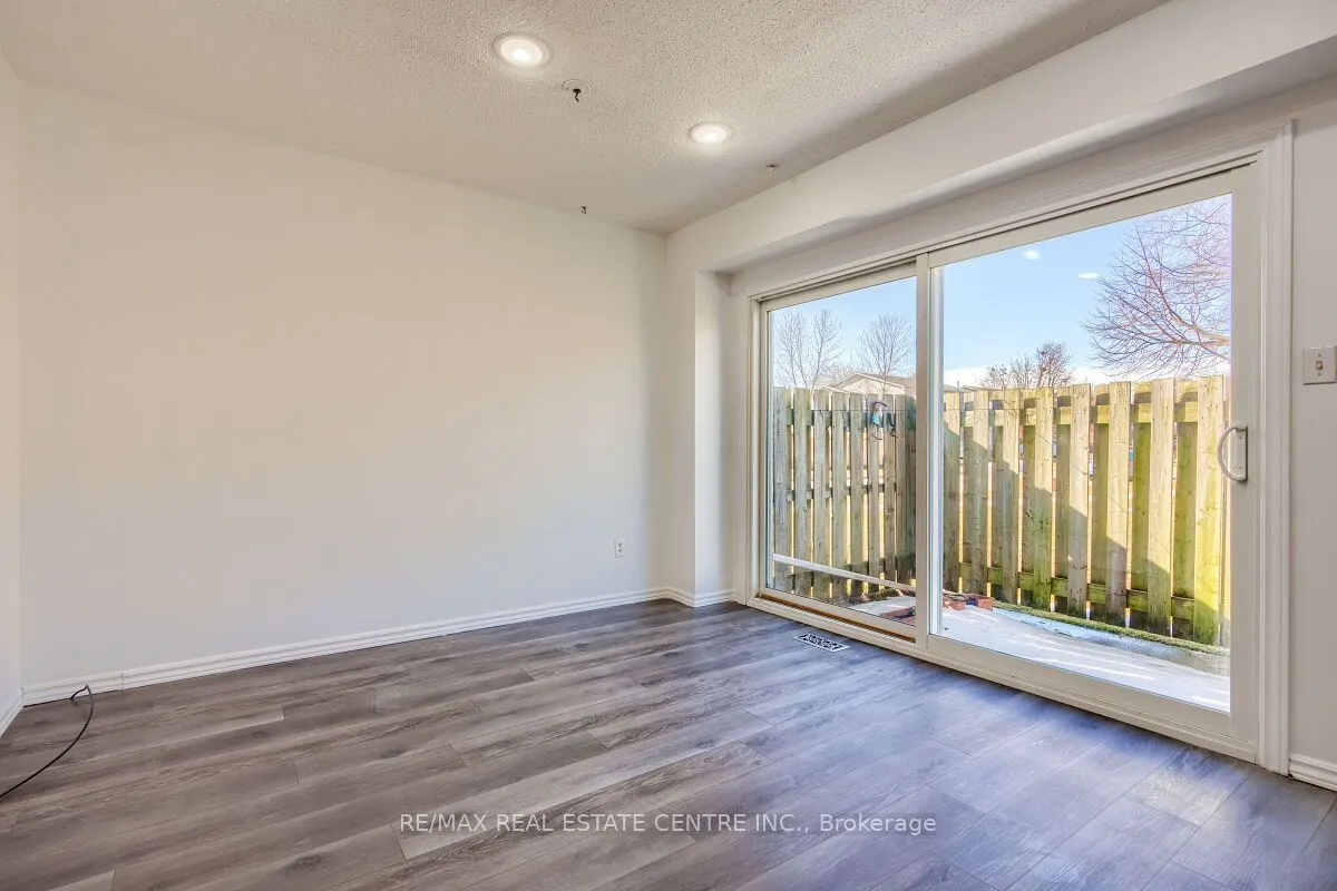 125 Sekura Crescent, #1