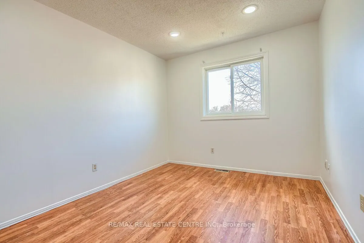125 Sekura Crescent, #1