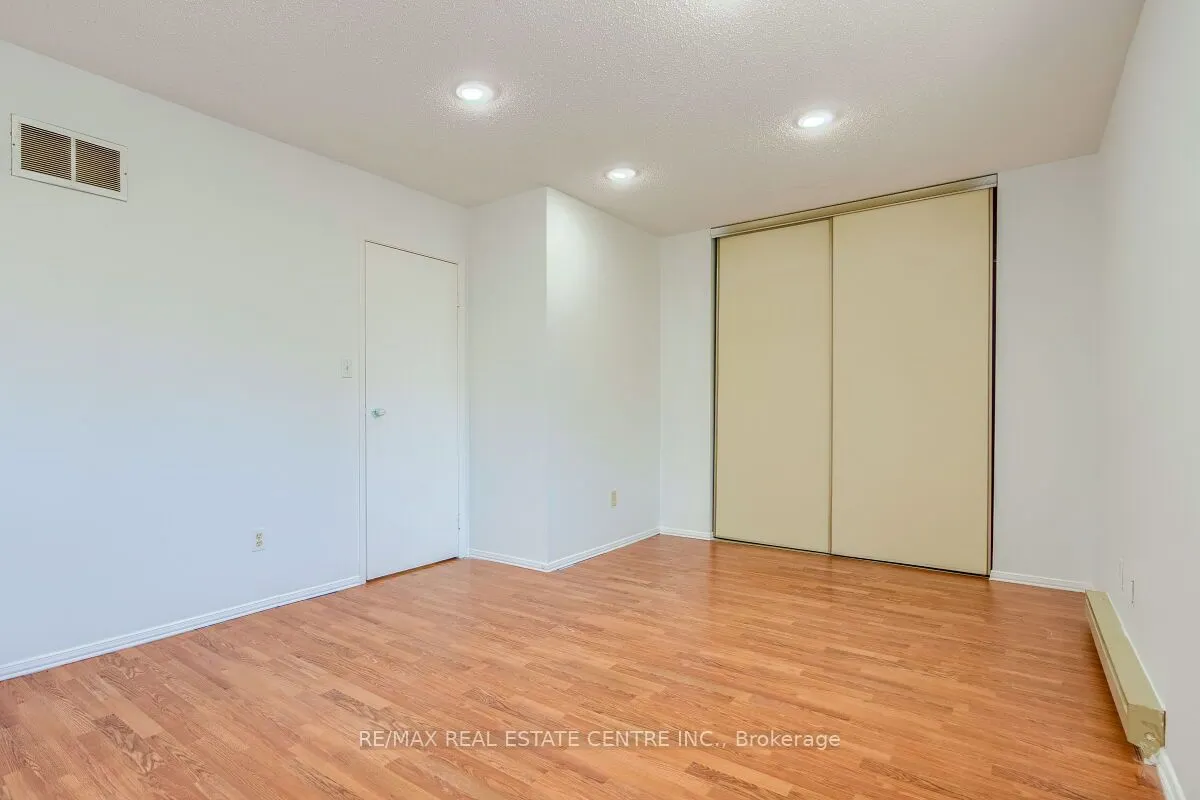 125 Sekura Crescent, #1