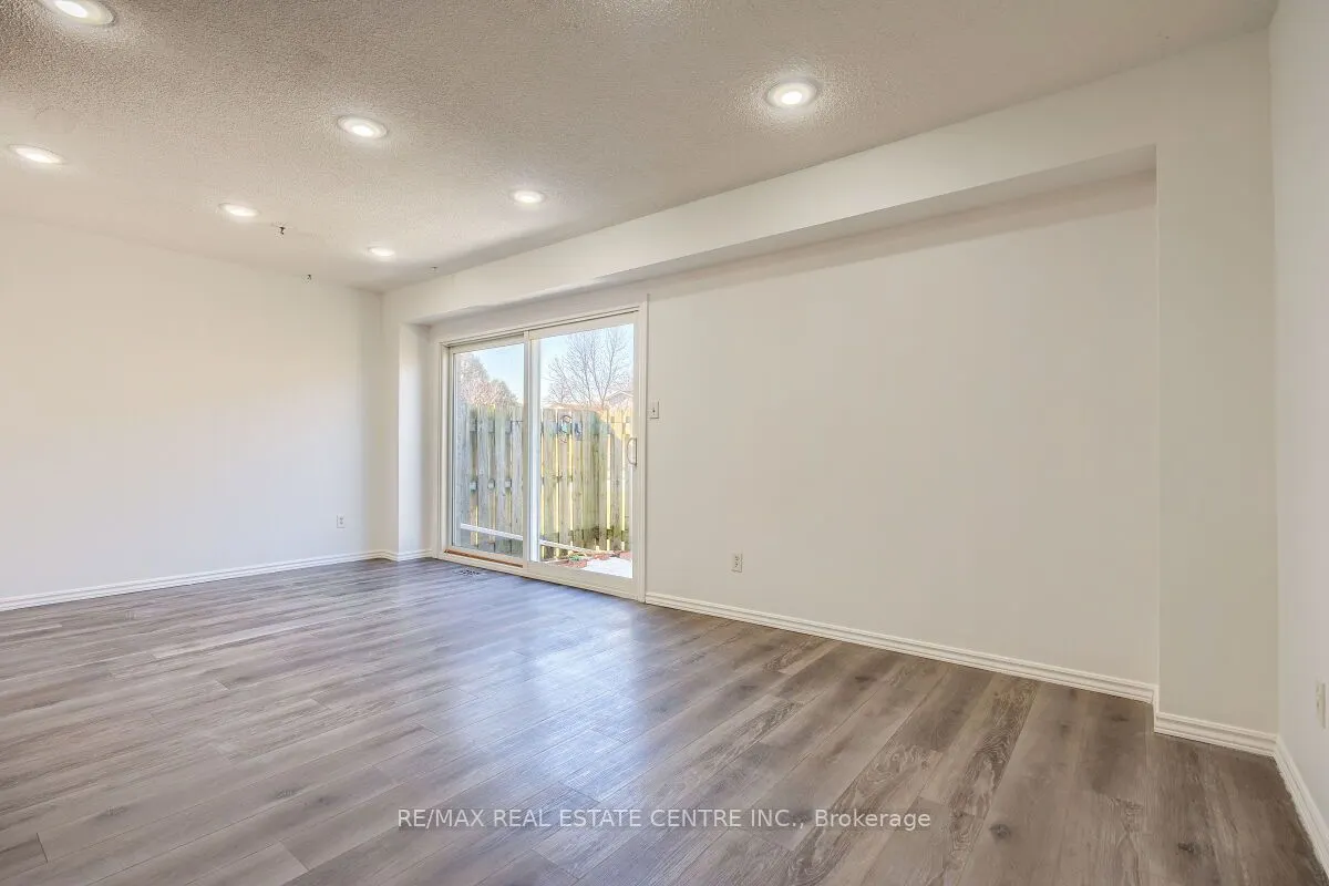 125 Sekura Crescent, #1