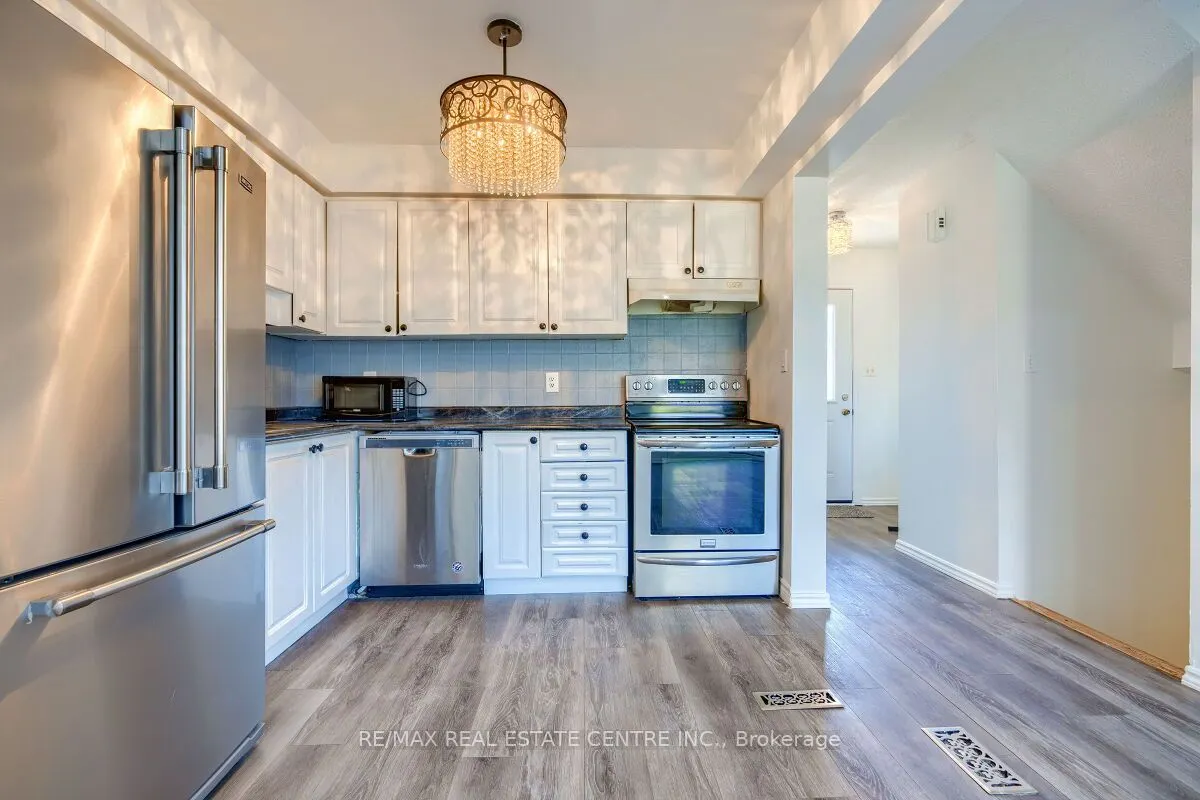 125 Sekura Crescent, #1