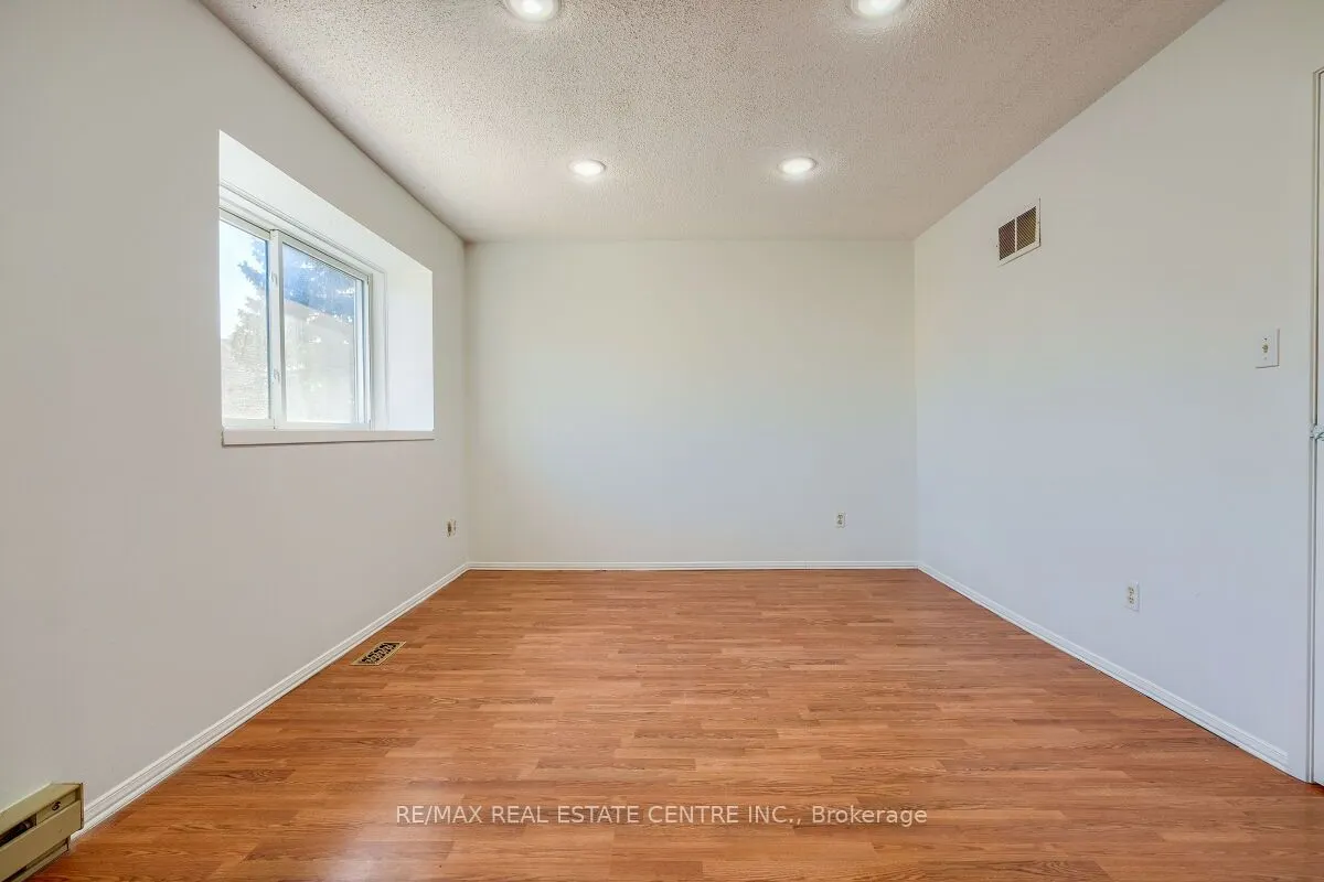 125 Sekura Crescent, #1