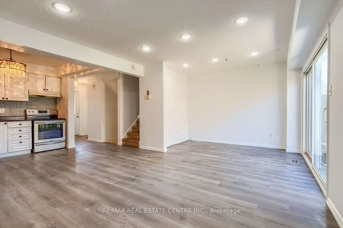 125 Sekura Crescent, #1