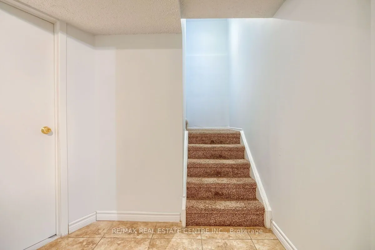 125 Sekura Crescent, #1