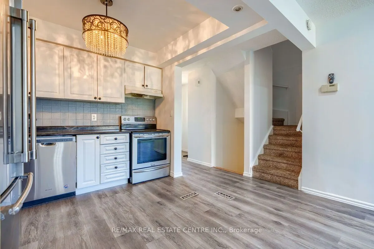 125 Sekura Crescent, #1