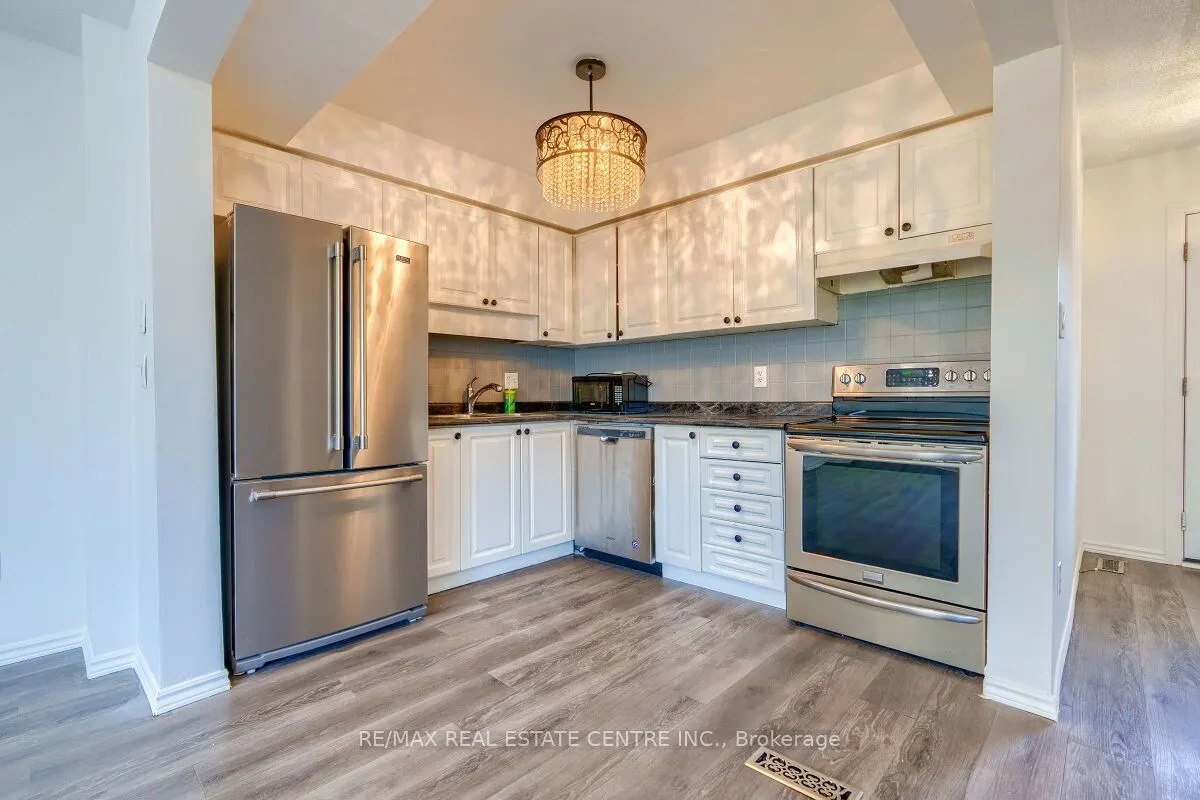 125 Sekura Crescent, #1