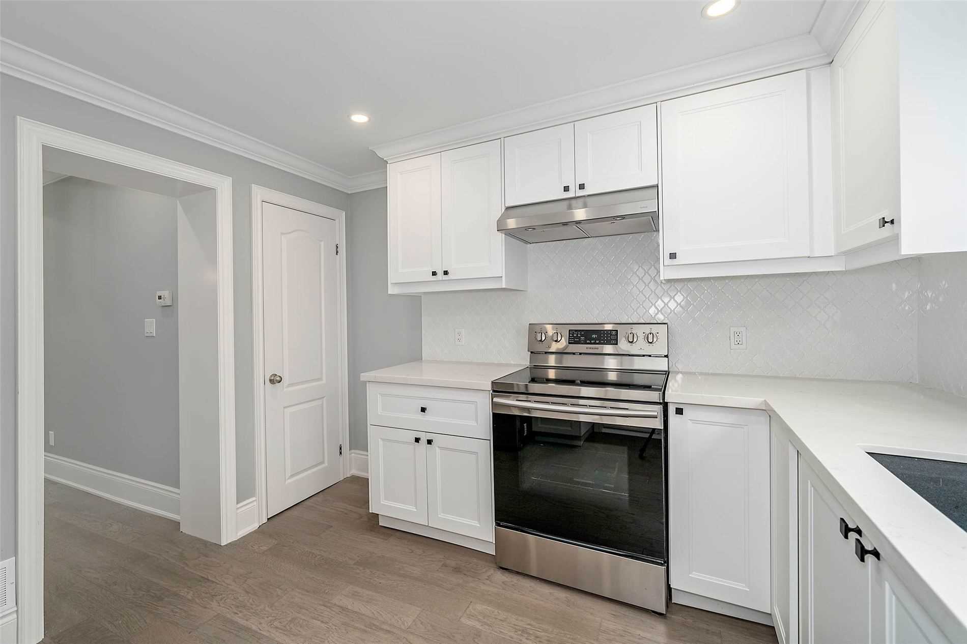 110 Kensington Ave S