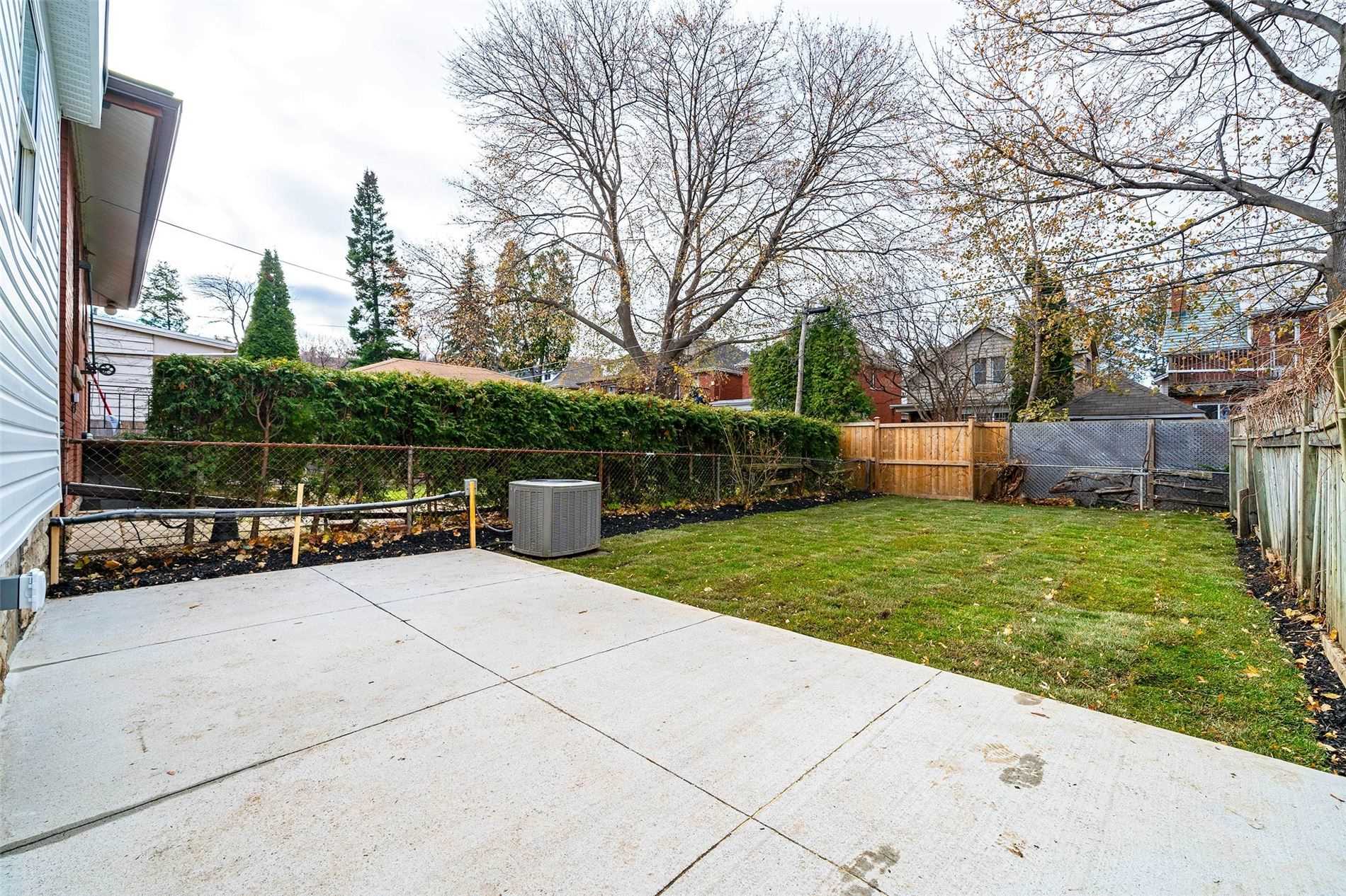 110 Kensington Ave S