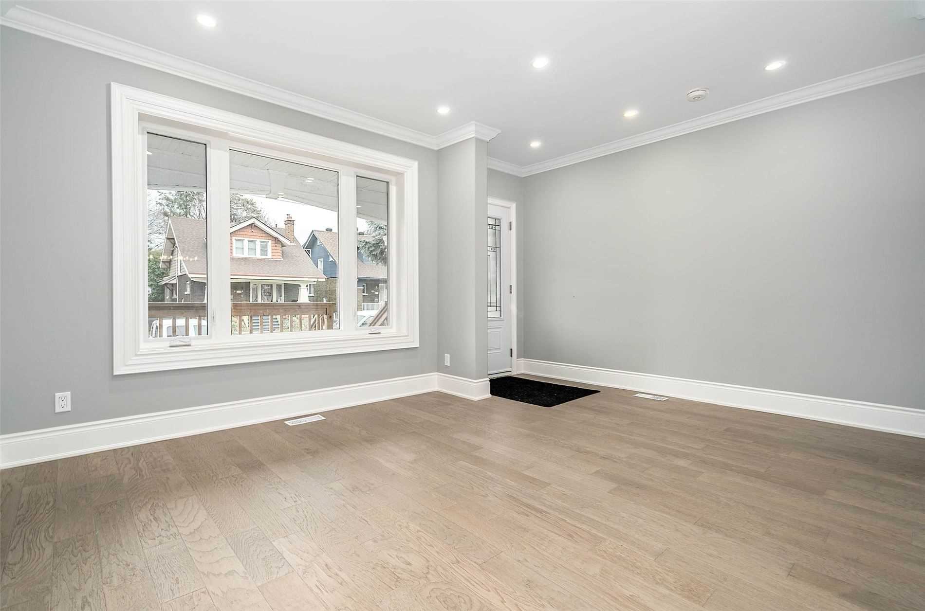 110 Kensington Ave S