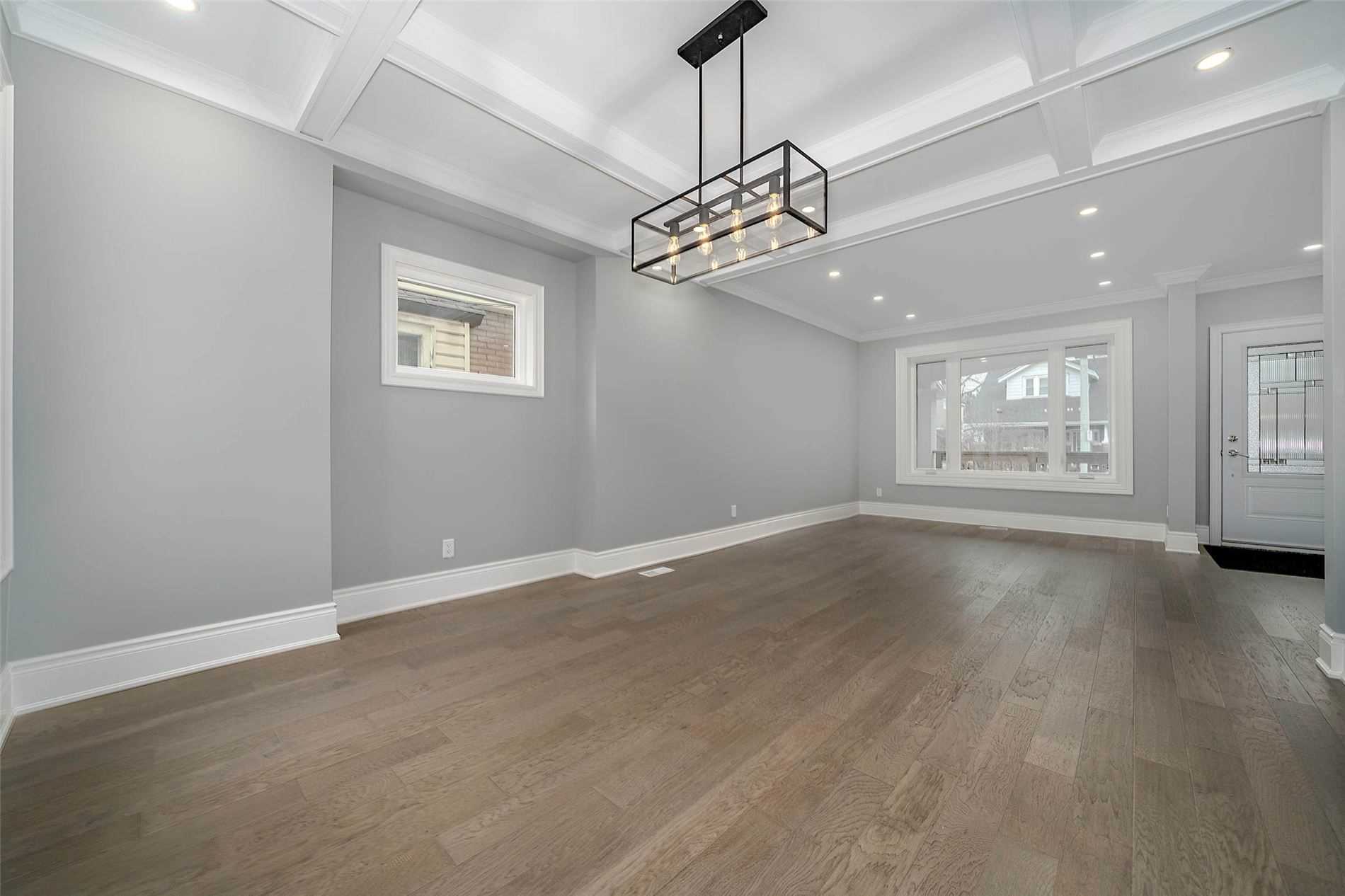 110 Kensington Ave S