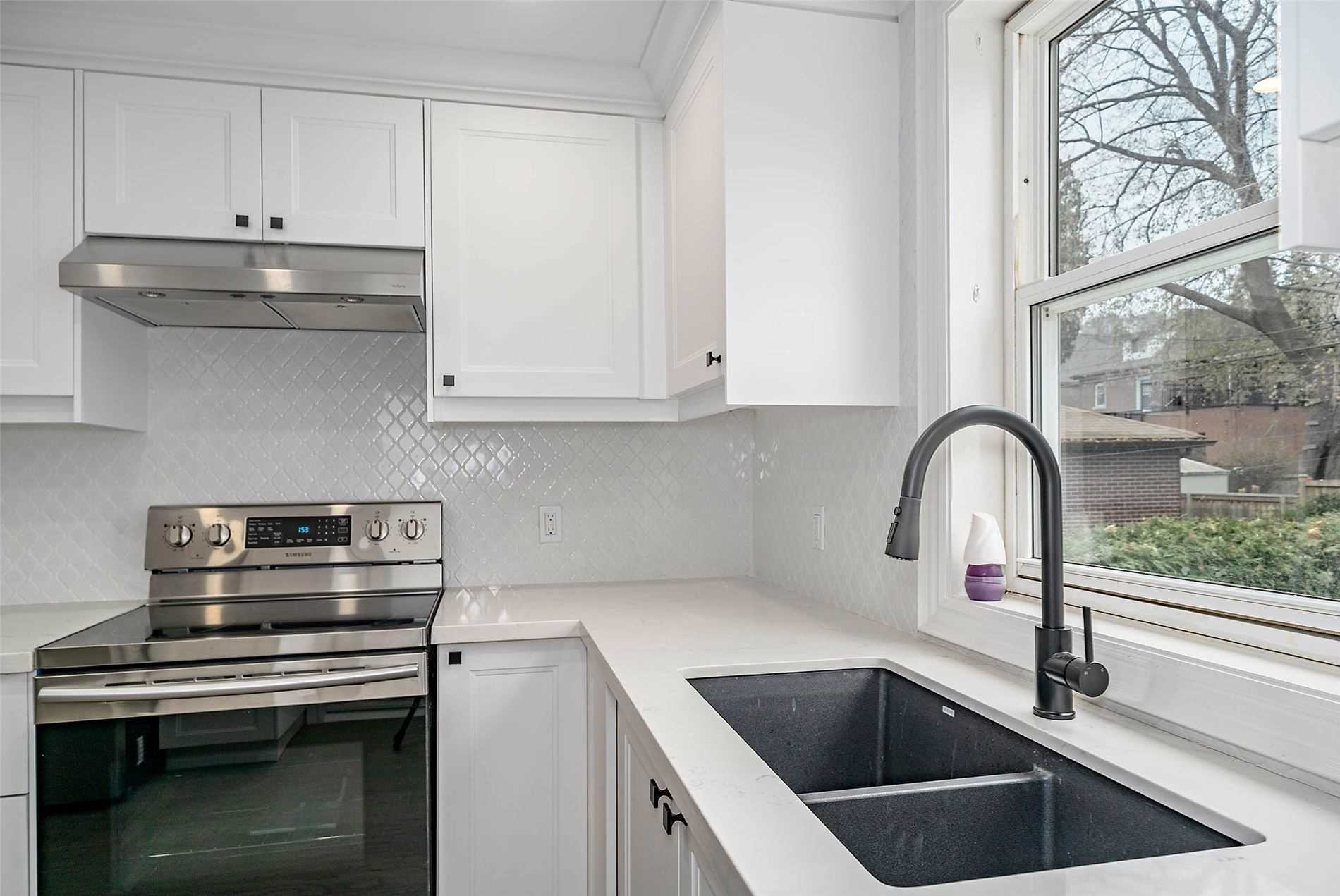 110 Kensington Ave S