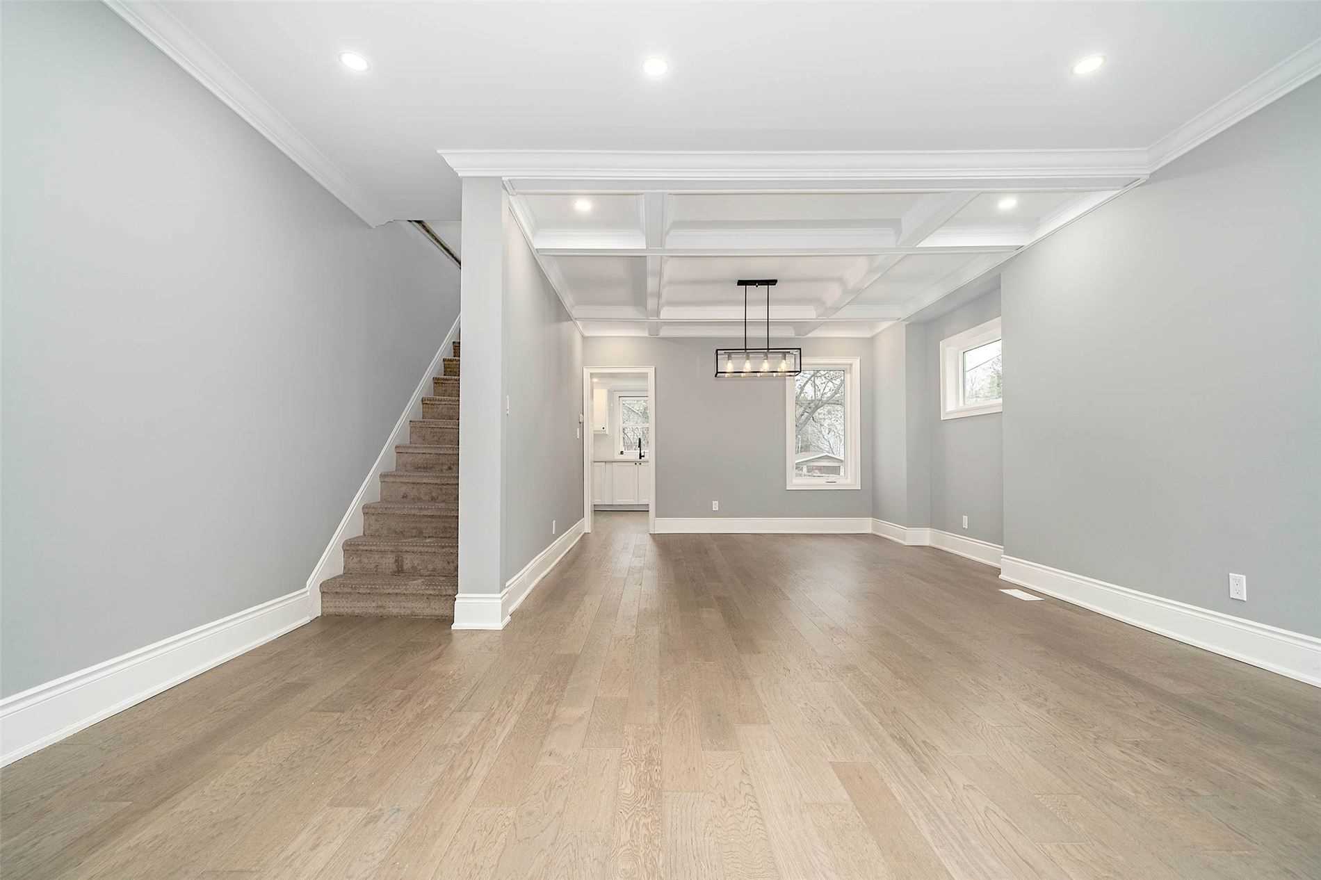 110 Kensington Ave S