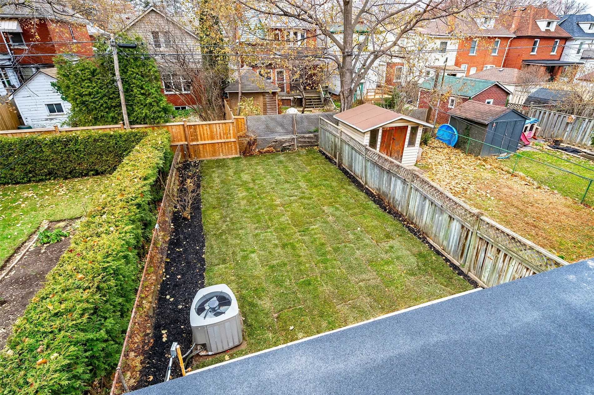 110 Kensington Ave S