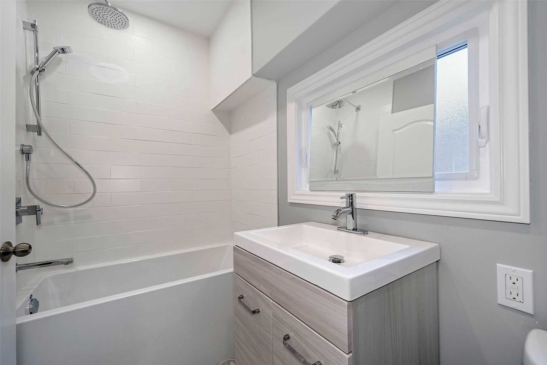 110 Kensington Ave S