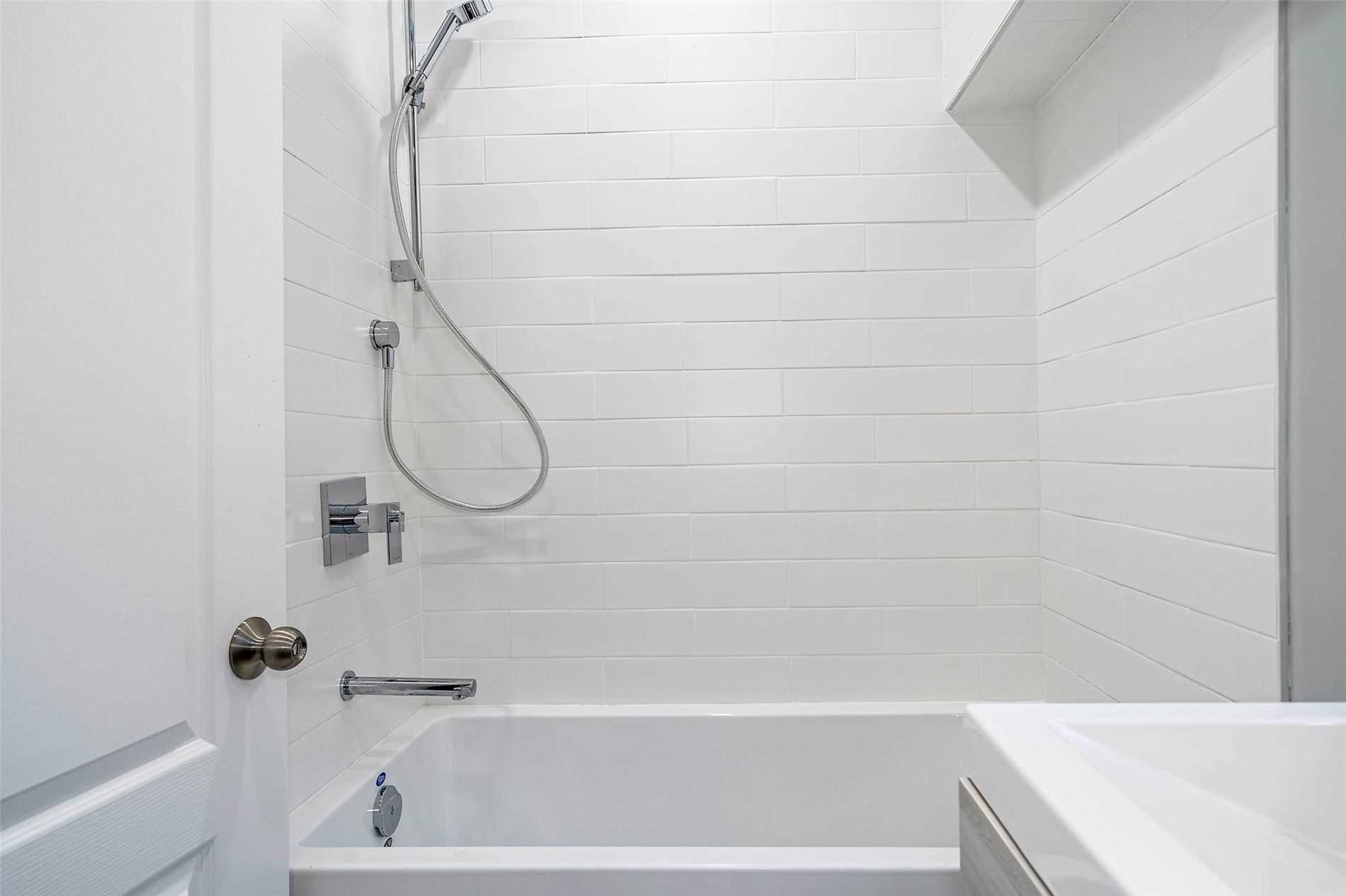 110 Kensington Ave S